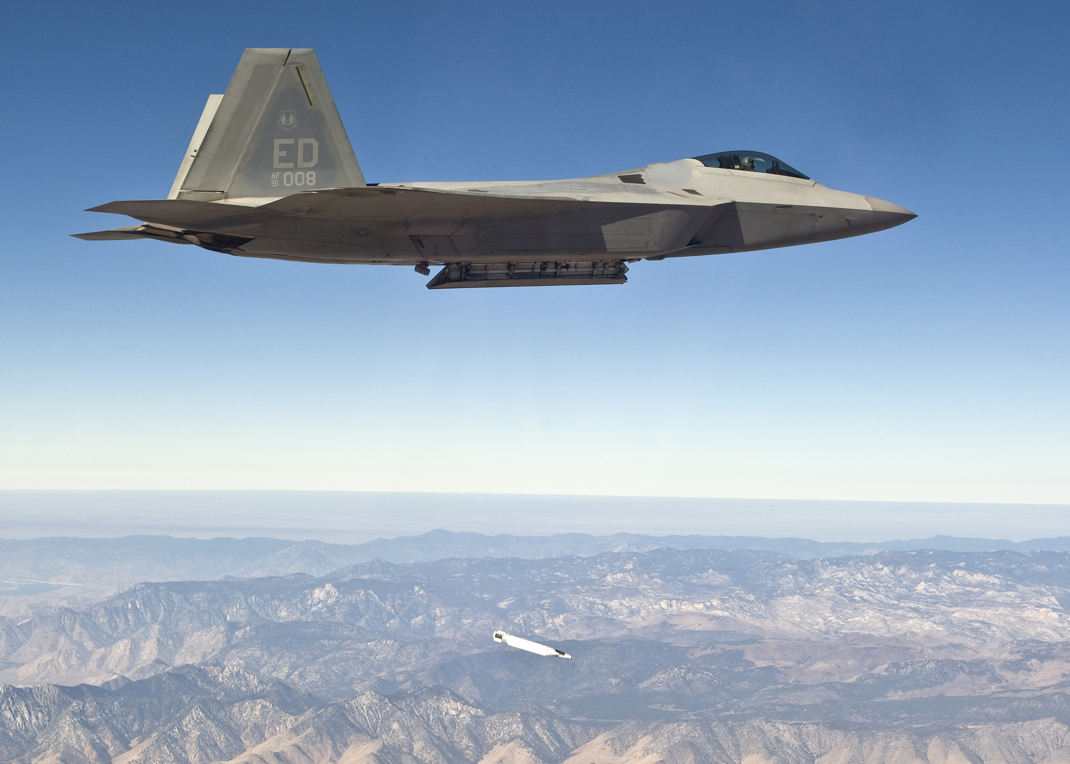 Military Lockheed Martin F 22 Raptor 2100x1500