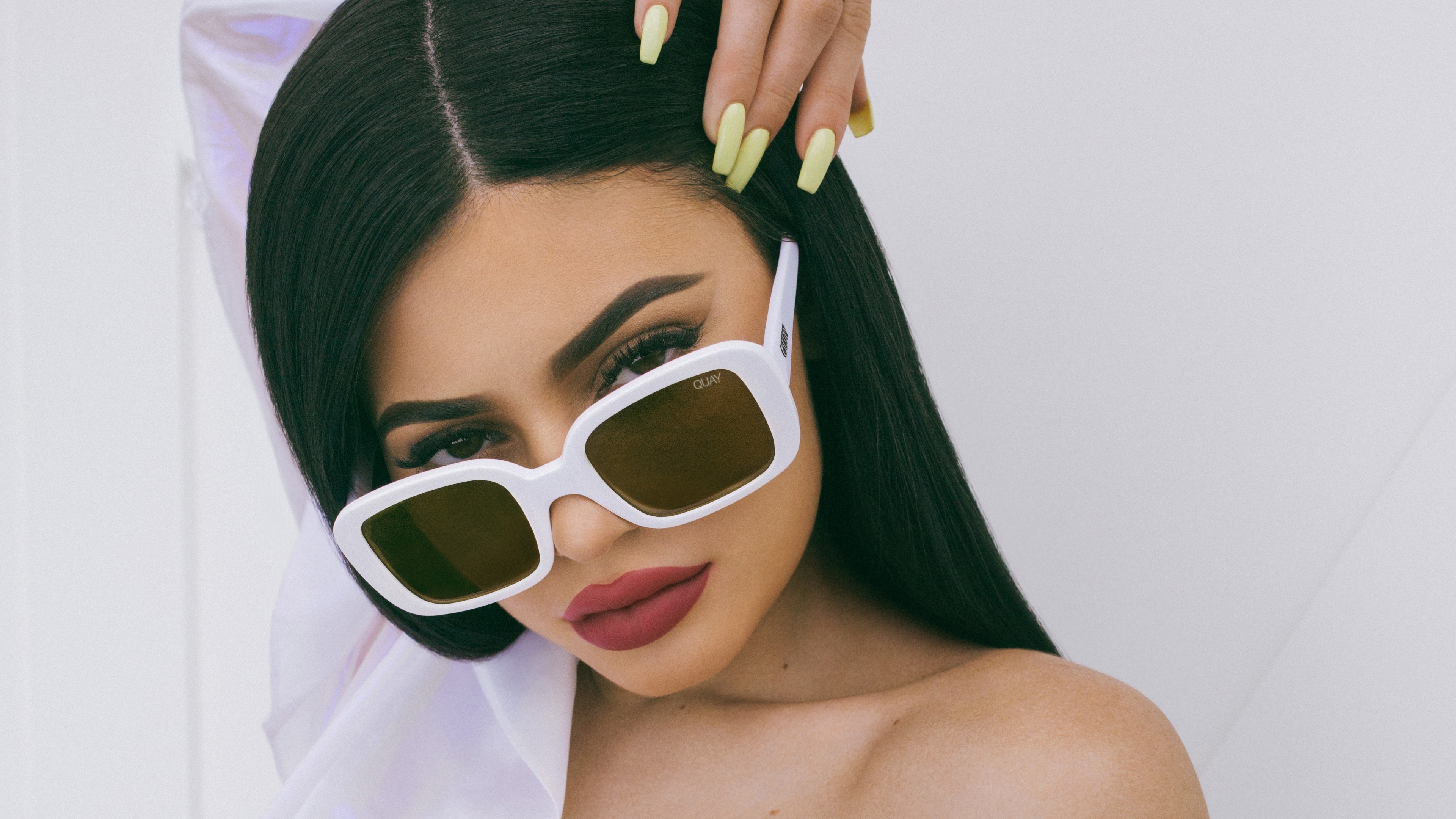 American Brown Eyes Brunette Face Kylie Jenner Lipstick Model Sunglasses Woman 3840x2160
