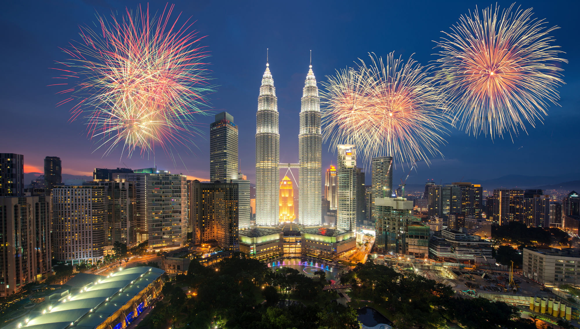 City Colorful Fireworks Kuala Lumpur Malaysia 2000x1136