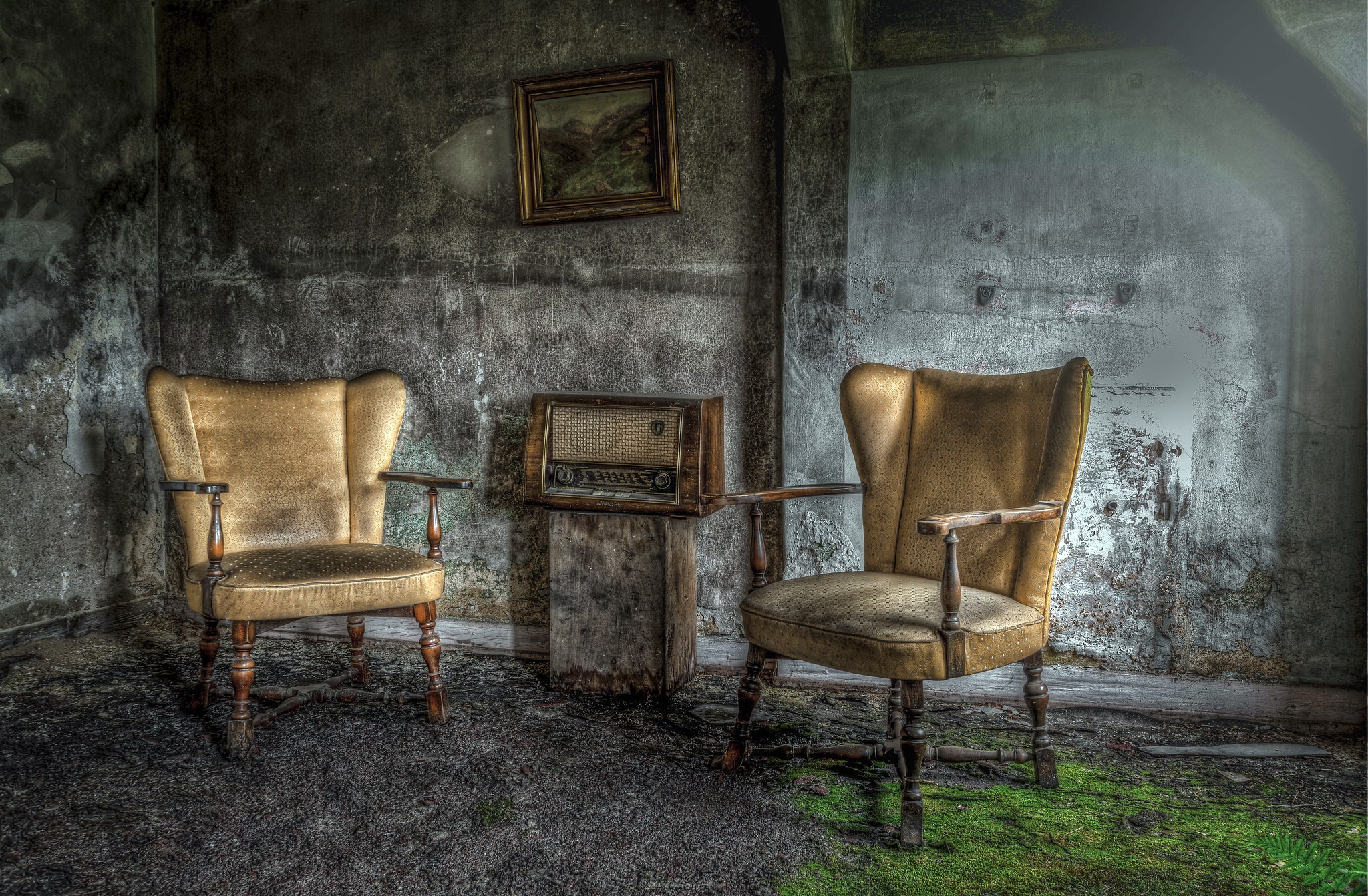 Abandoned Chair Radio 2048x1342