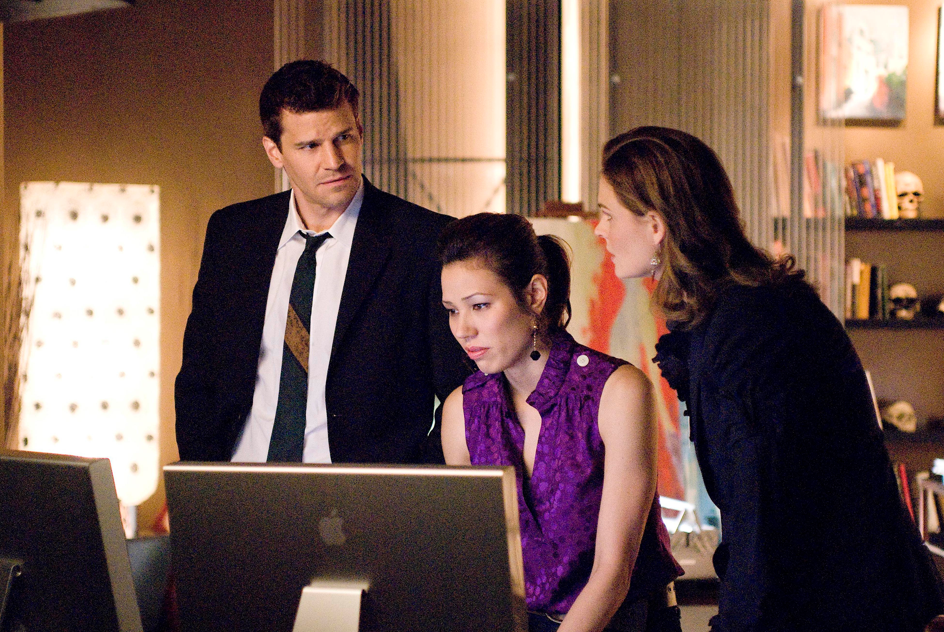 Angela Montenegro David Boreanaz Emily Deschanel Michaela Conlin Seeley Booth Temperance Brennan 3900x2611