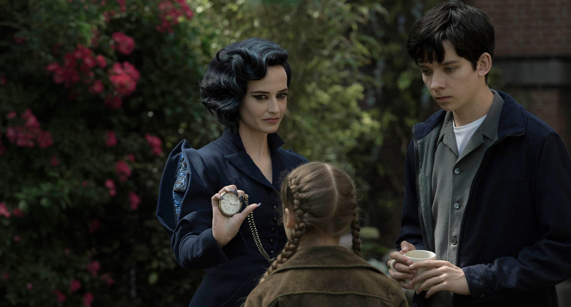 Asa Butterfield Eva Green Georgia Pemberton Miss Peregrine 039 S Home For Peculiar Children 2000x1076