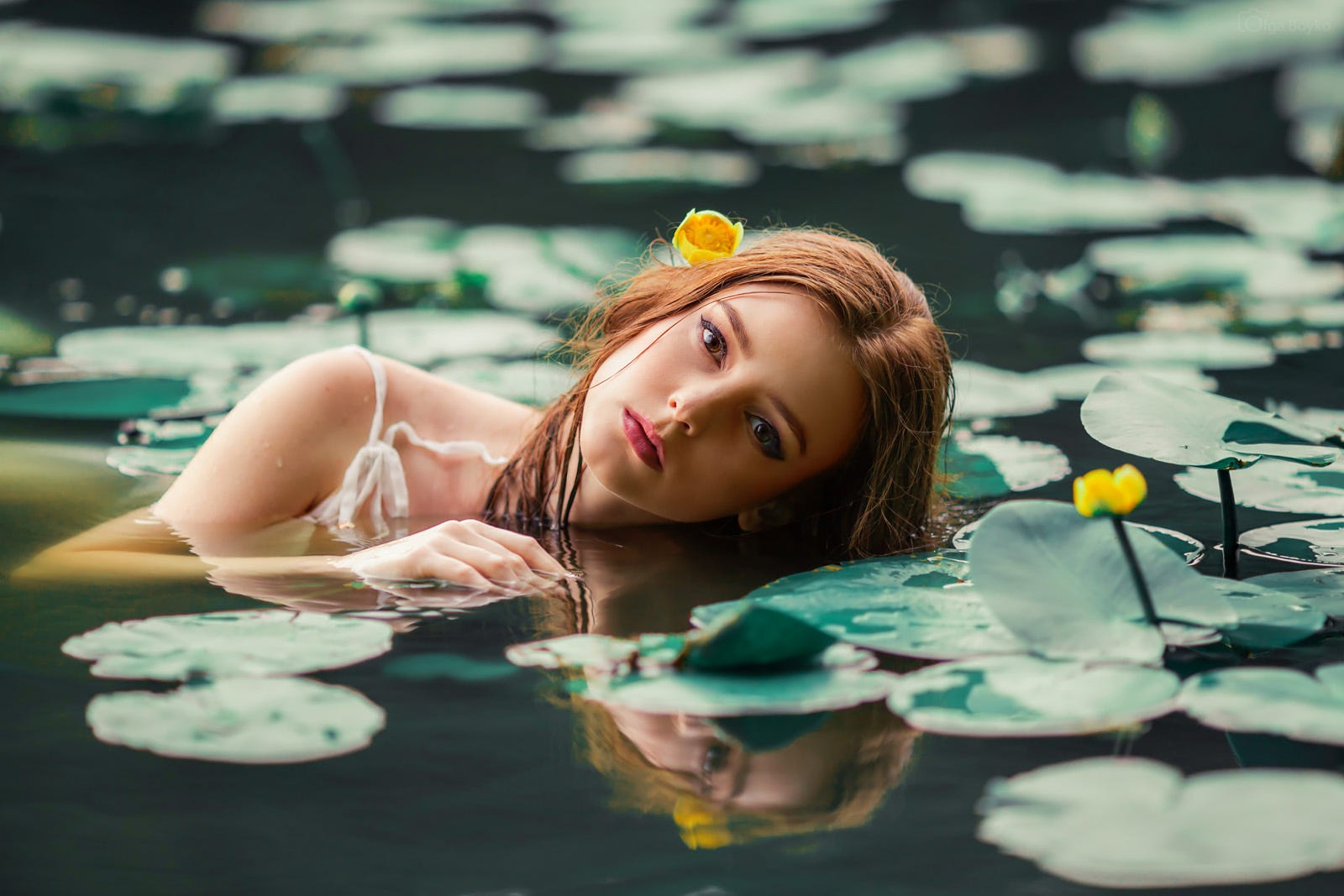 Flower Girl Lily Pad Lipstick Model Pond Reflection Woman 1600x1067
