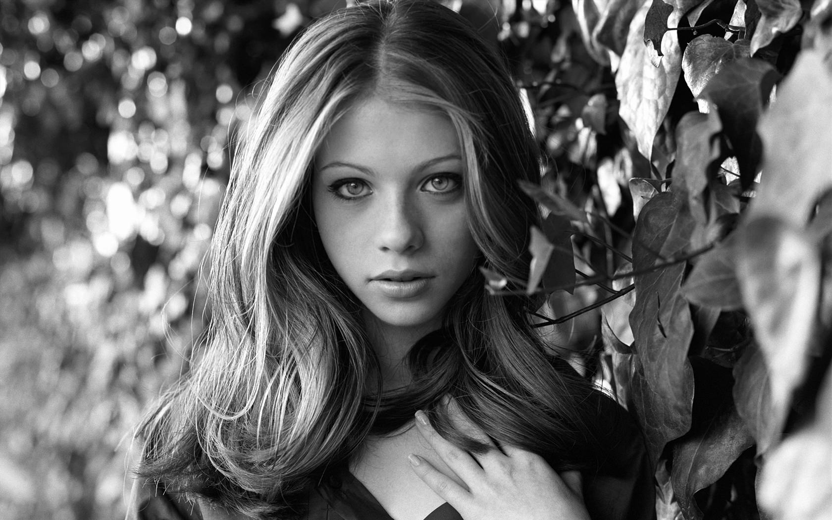 Michelle Trachtenberg 1680x1050