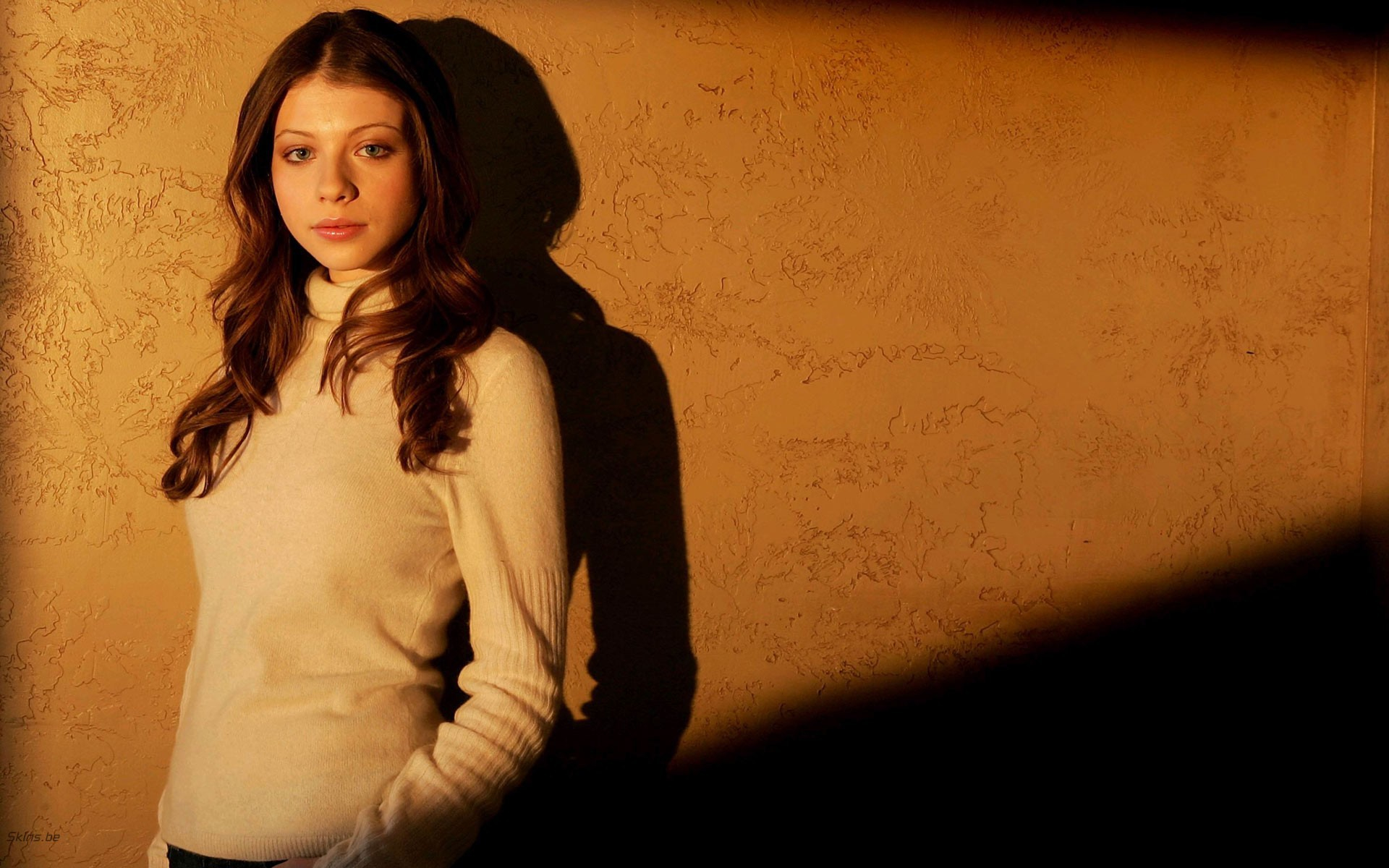 Actress Michelle Trachtenberg 1920x1200