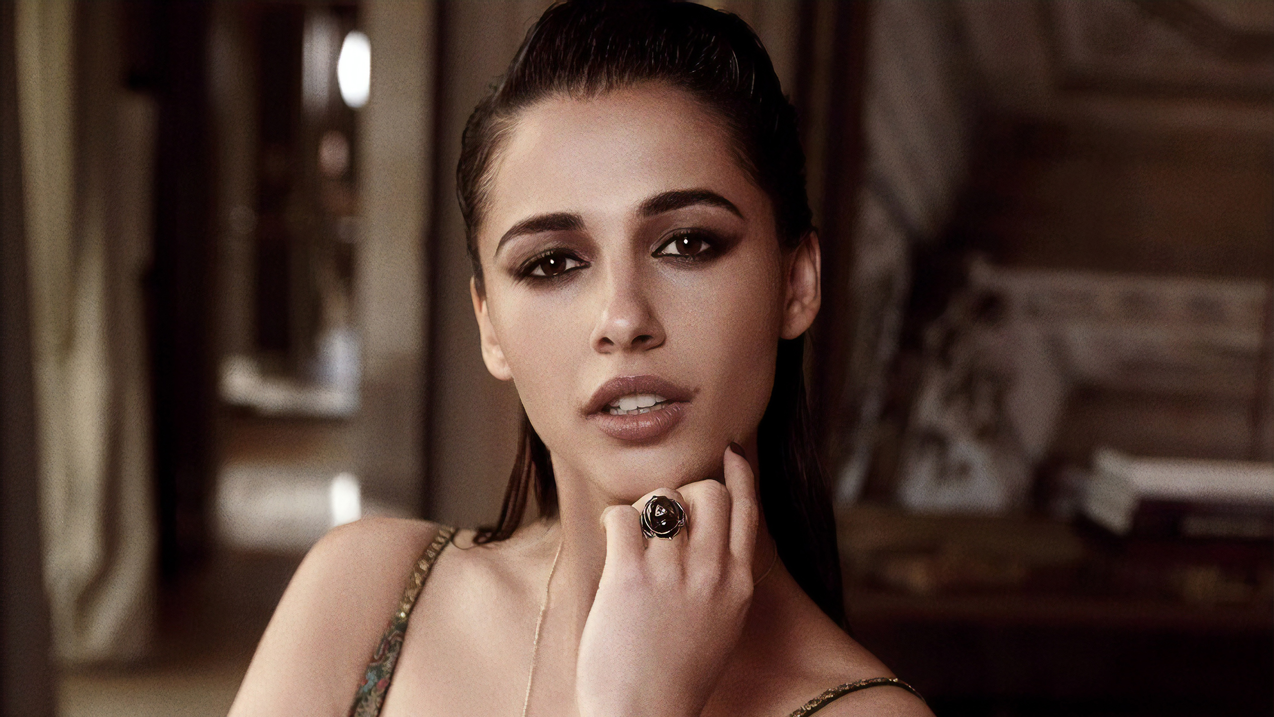 Actress Brown Eyes English Face Naomi Scott 2560x1440