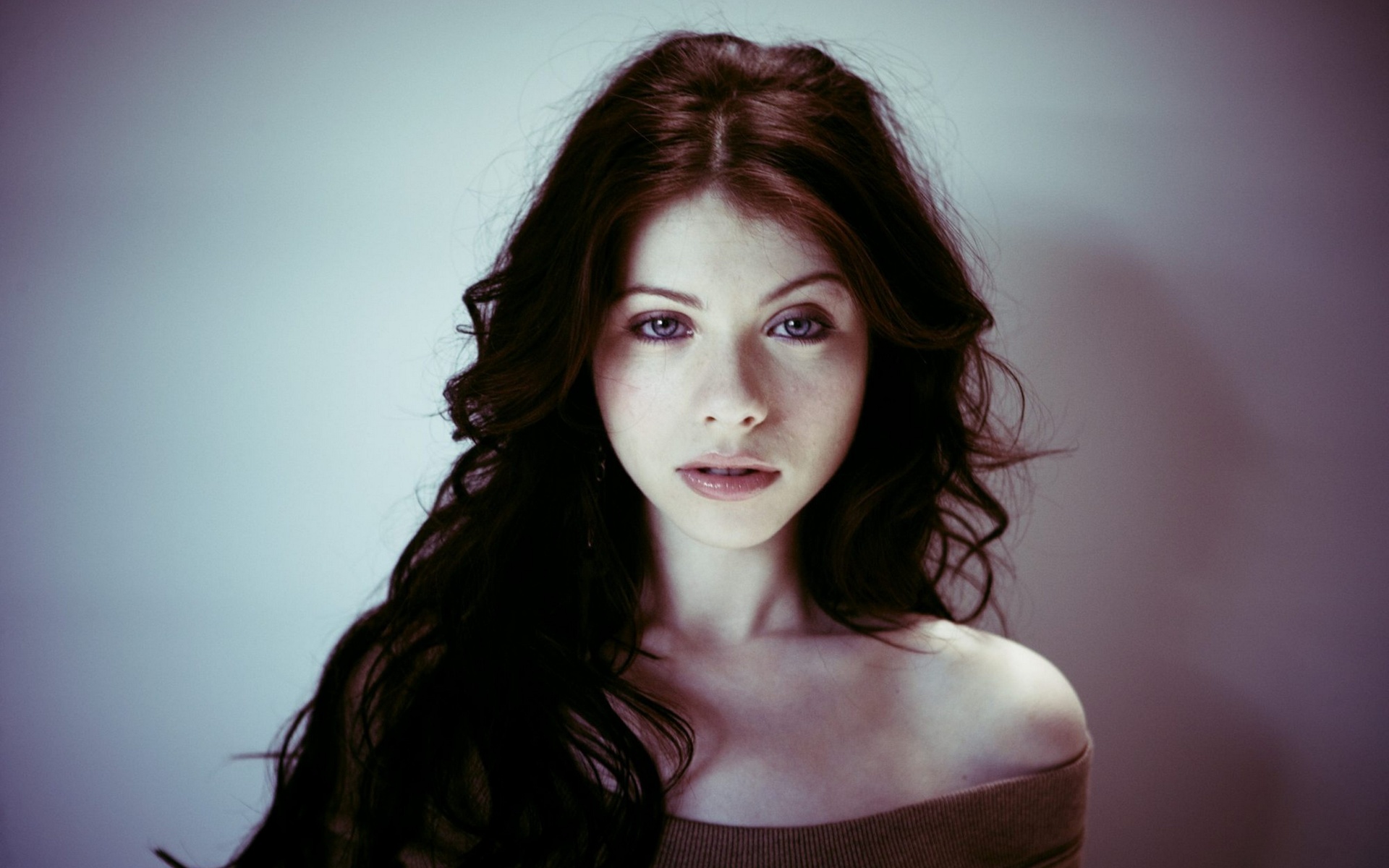 Actress Michelle Trachtenberg 1920x1200