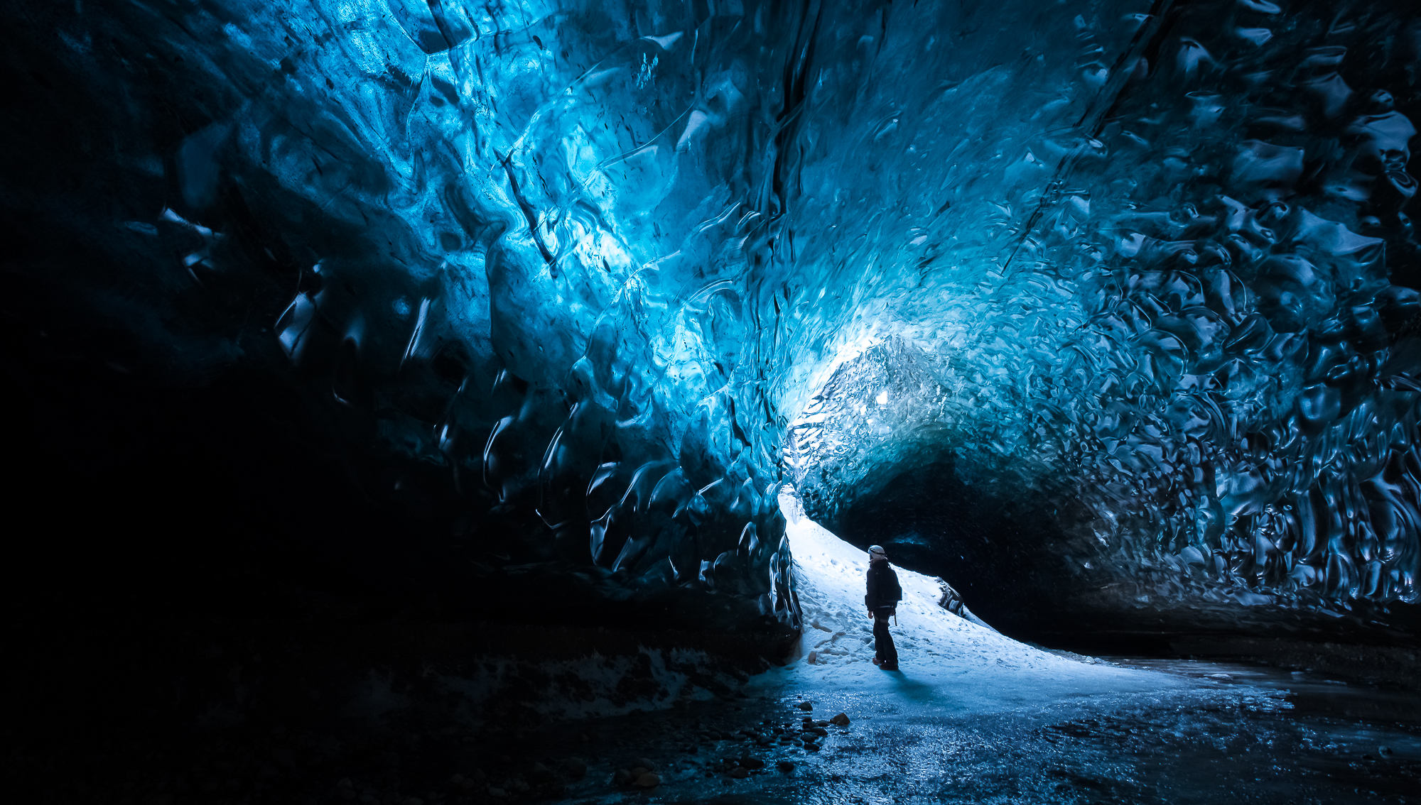 Cave Ice Iceland 2000x1134