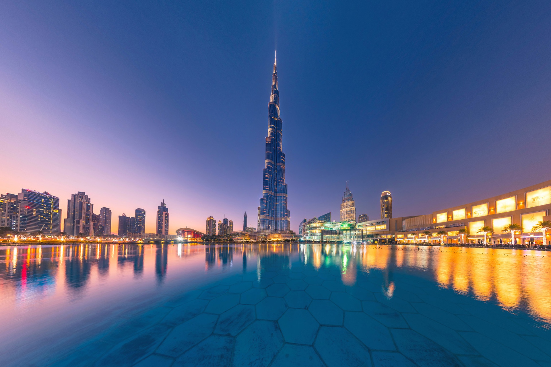 Building Burj Khalifa Dubai Night Reflection Skyscraper United Arab  Emirates Wallpaper - Resolution:1920x1280 - ID:1079080 
