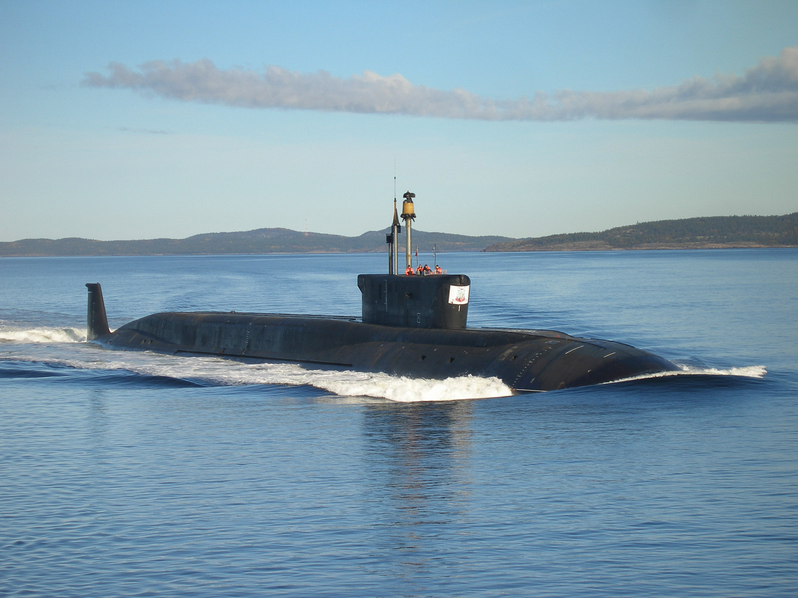 Military Submarine 1600x1200