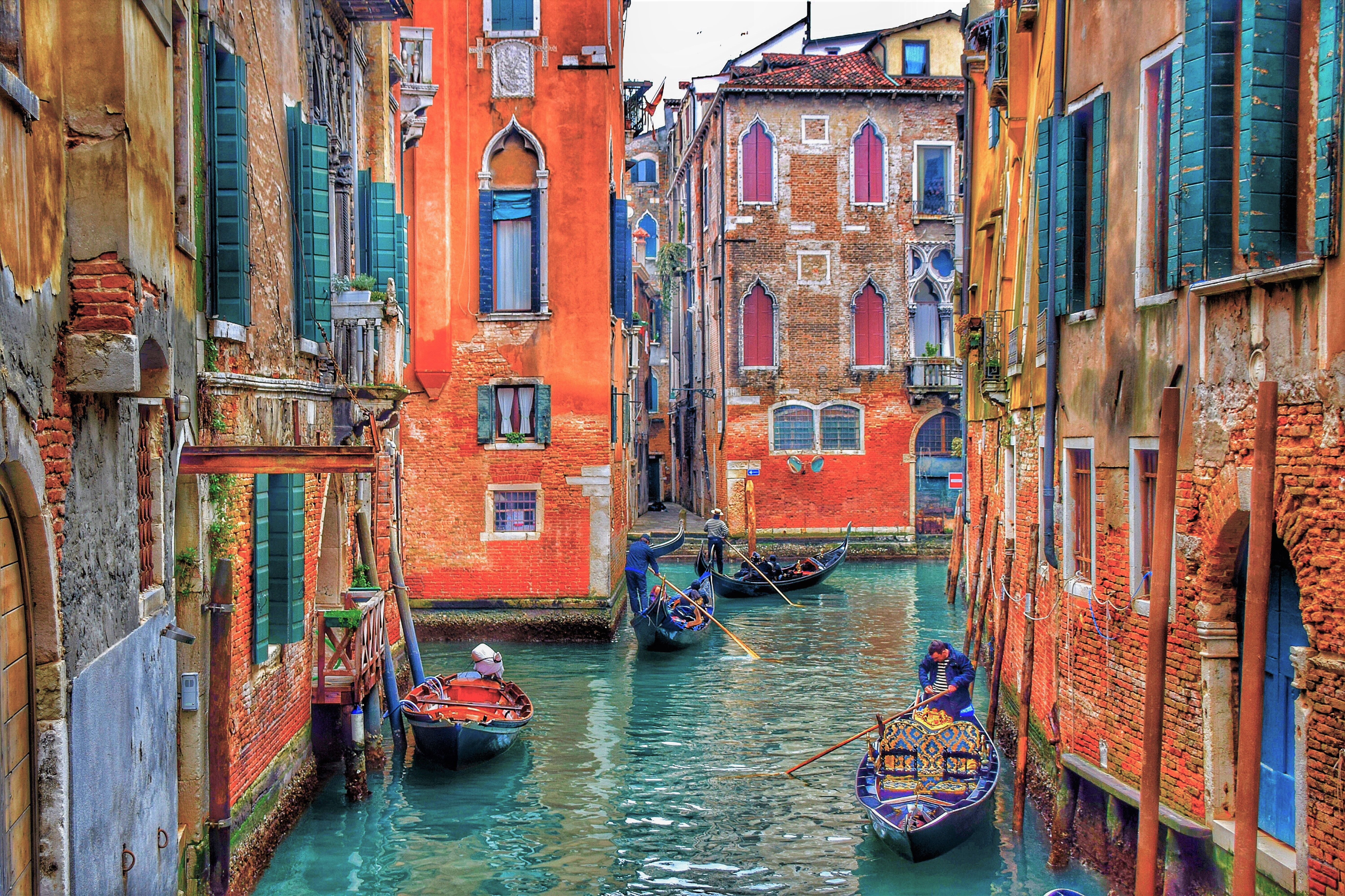Building Canal Colorful Gondola House Italy Venice 5511x3674