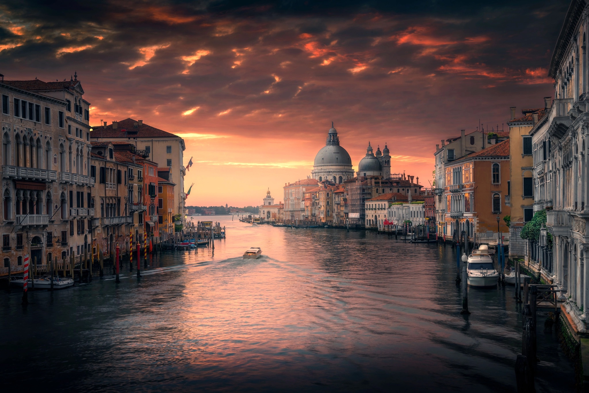 Building City Cloud Dome Grand Canal Italy Venice 2048x1366