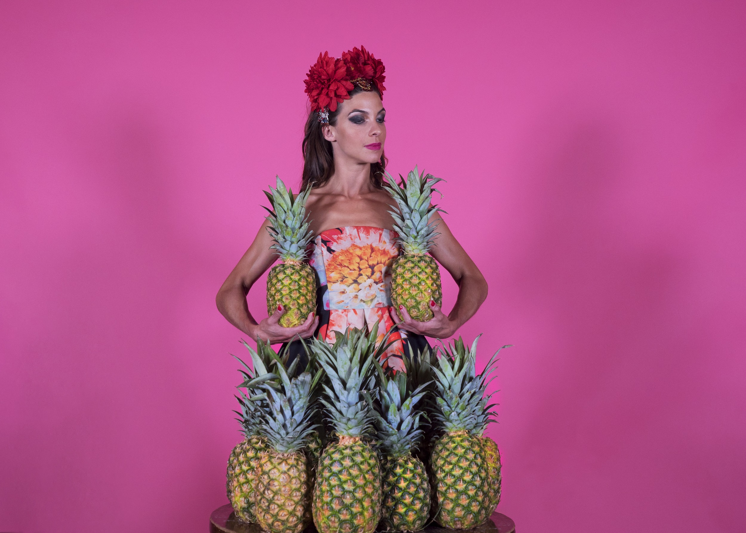 Actress Girl Natalia Tena Pineapple Woman 2500x1785