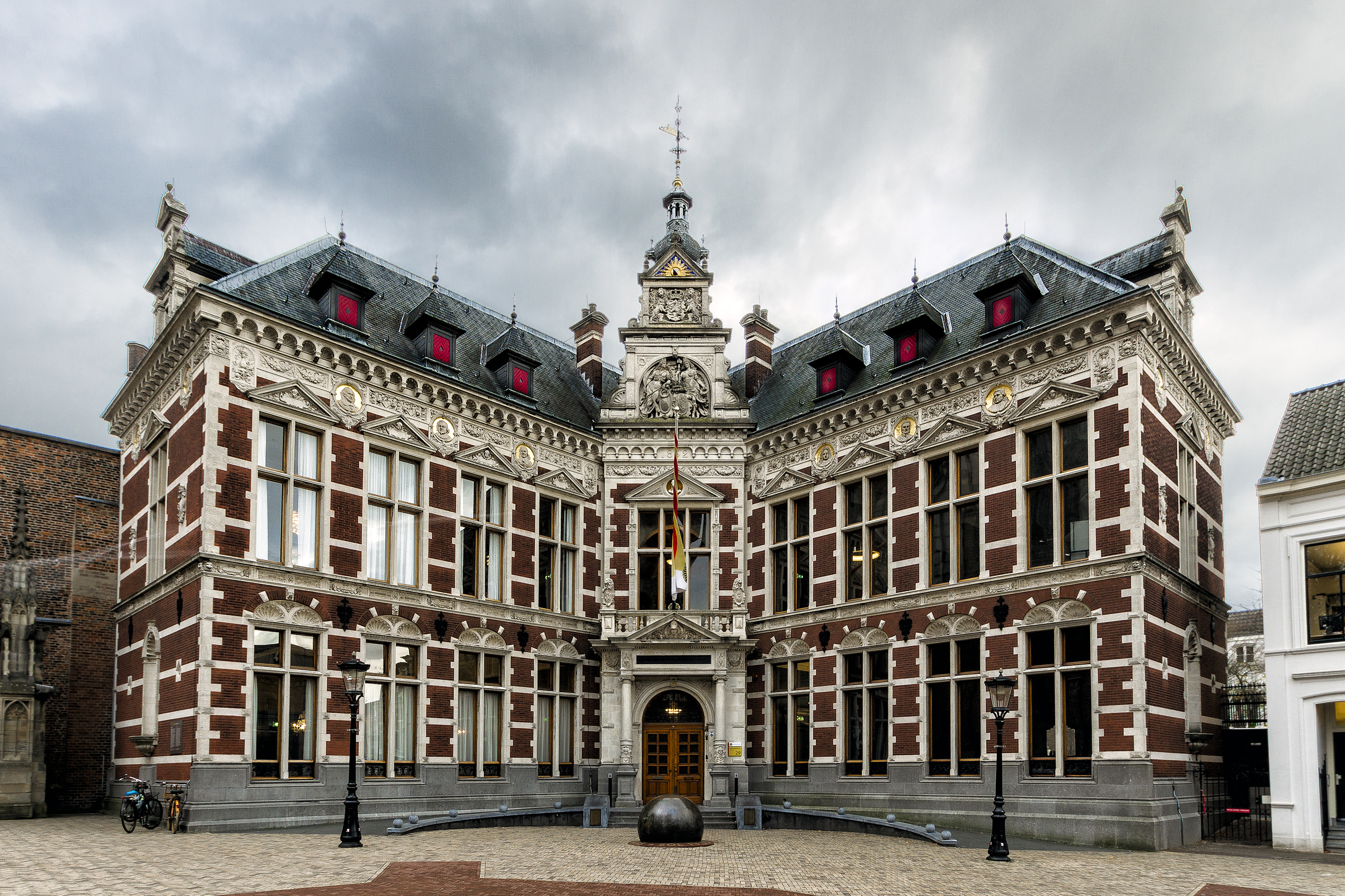 Building Netherlands University 2580x1720