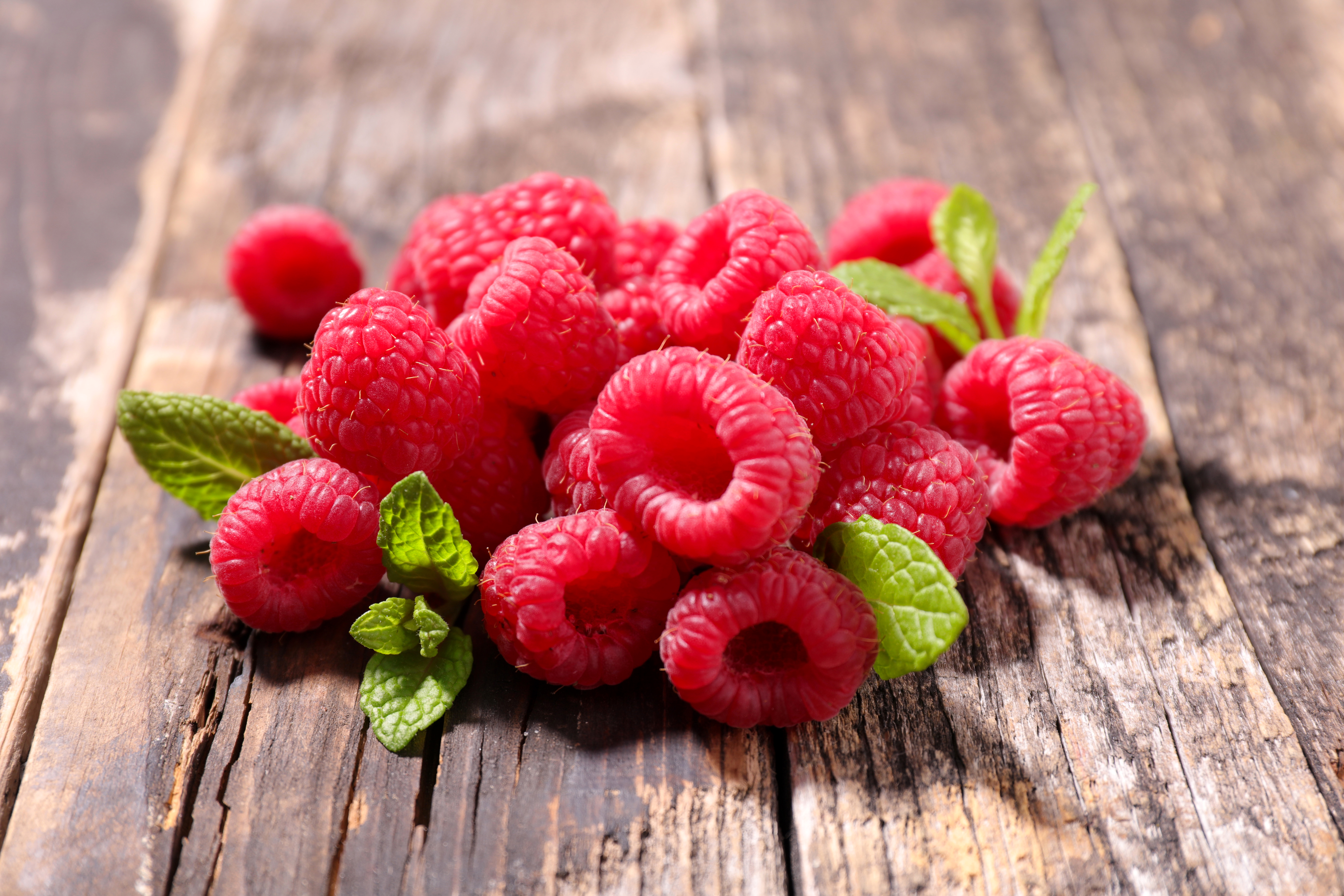 Berry Fruit Raspberry 8020x5347