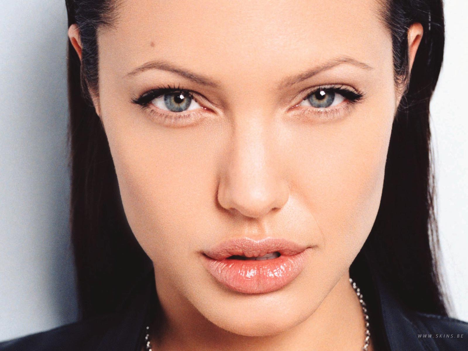 Angelina Jolie 1600x1200