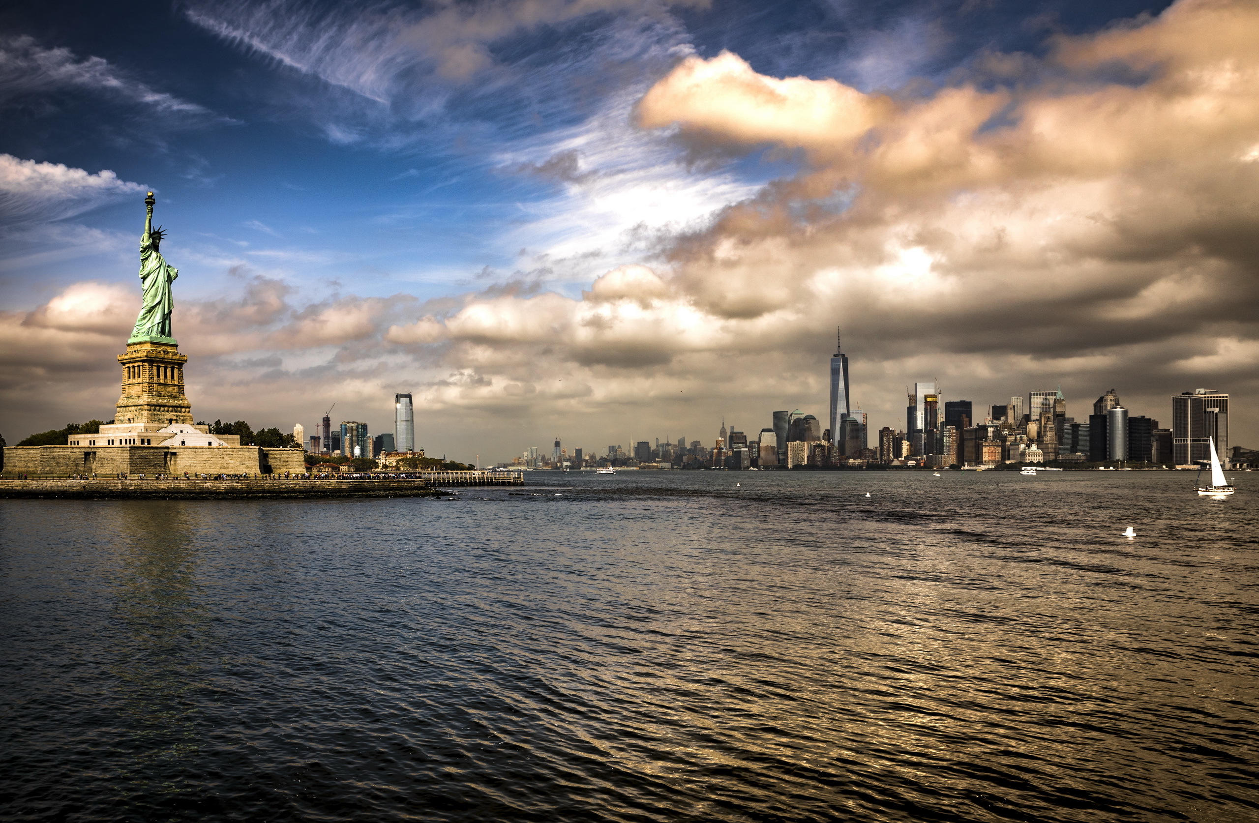 City Cloud New York Statue Of Liberty Usa 2560x1674