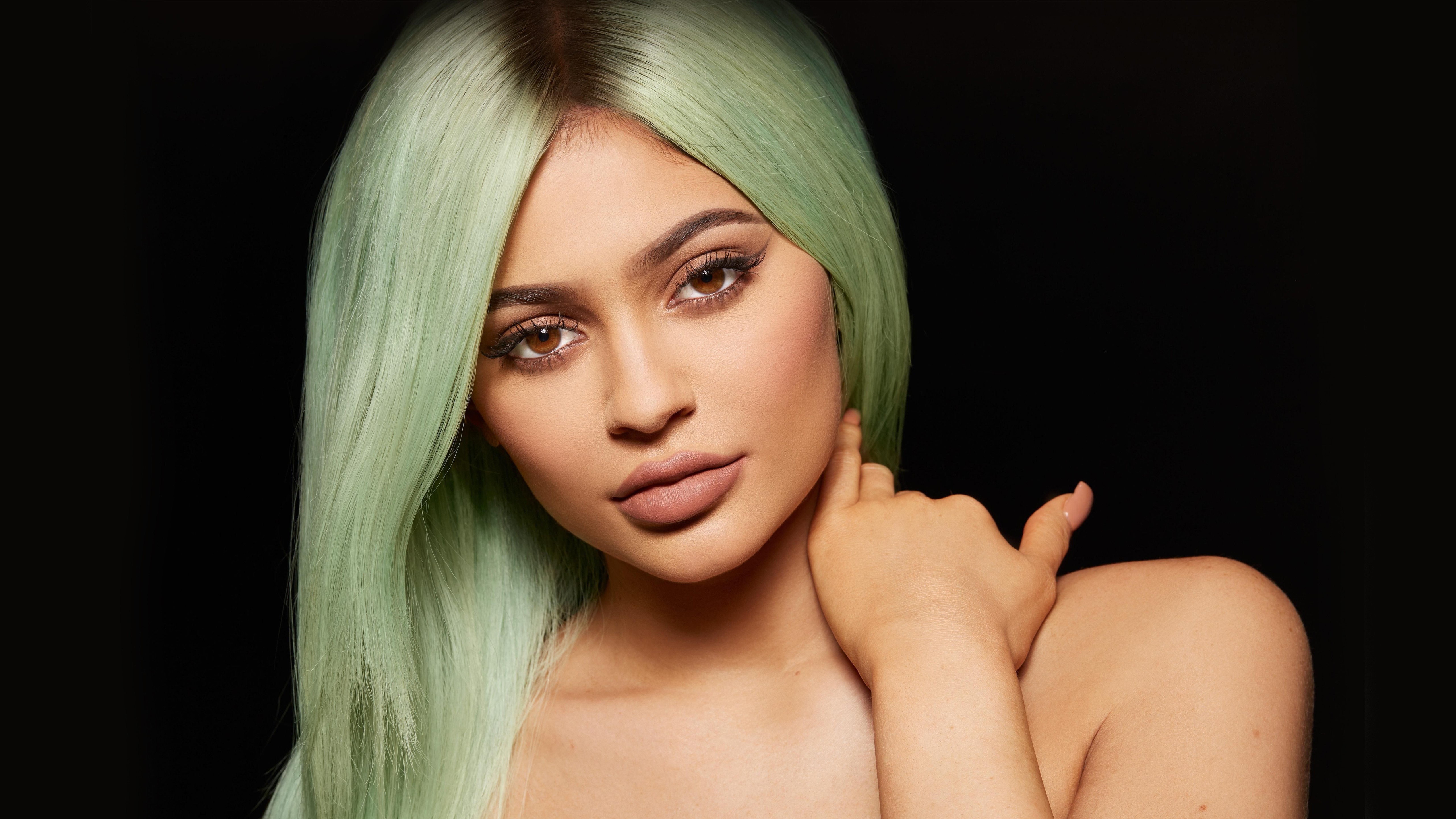 American Face Hazel Eyes Kylie Jenner Model Woman 5120x2880