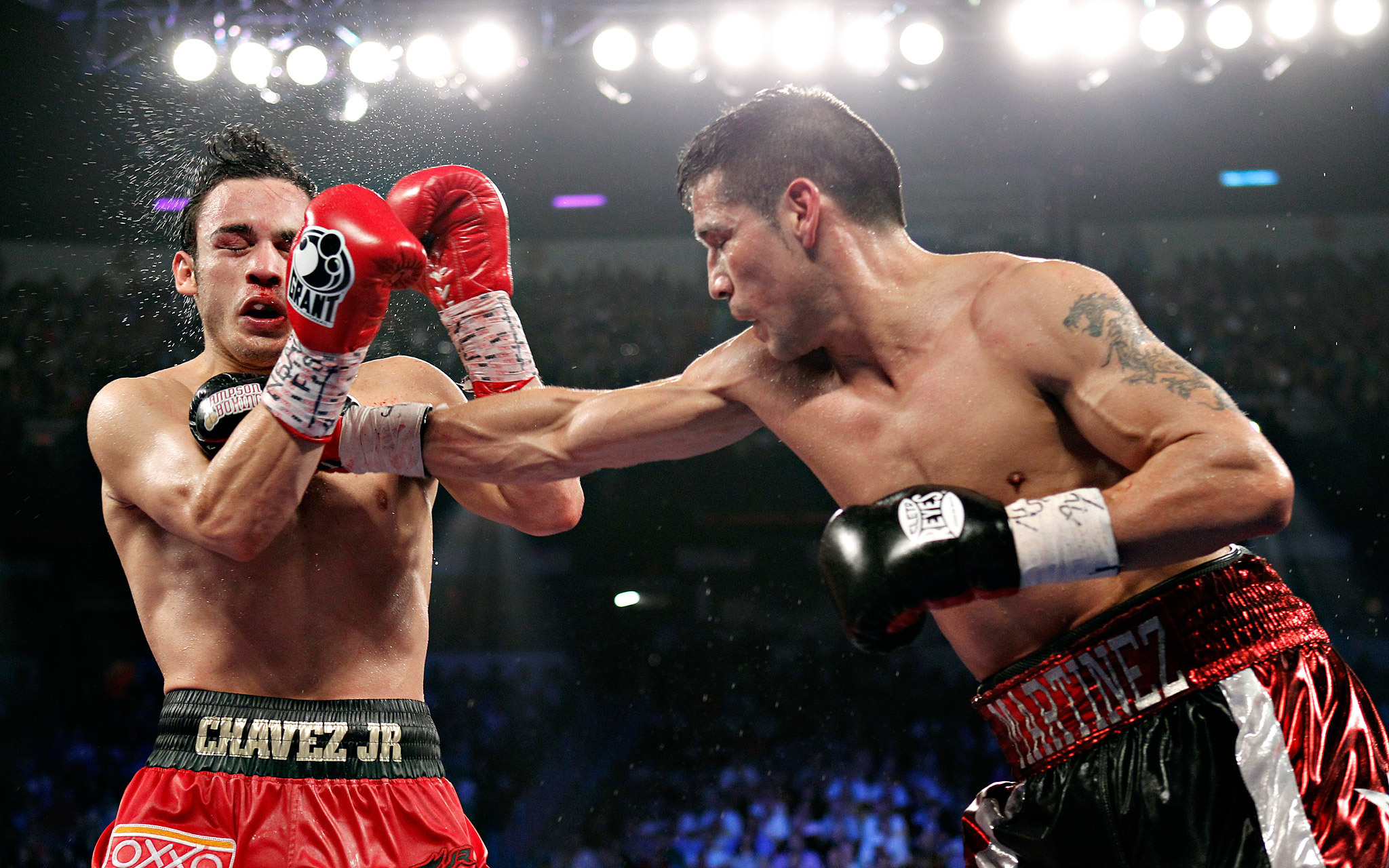Boxer Boxing Glove Julio Cesar Chavez Sr Punch Sergio Martinez Sport 2048x1280