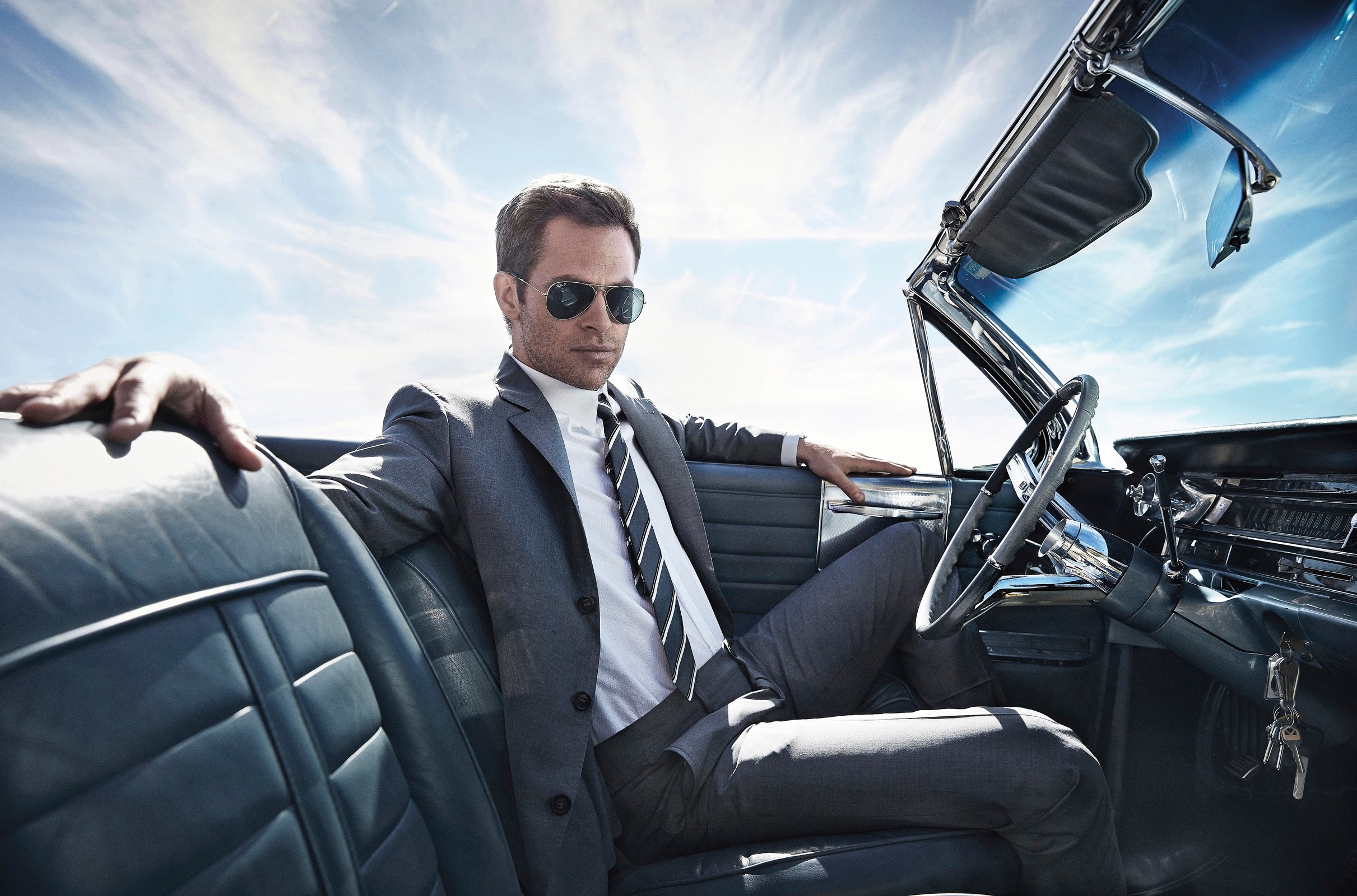 Actor American Chris Pine Suit Sunglasses 2422x1600