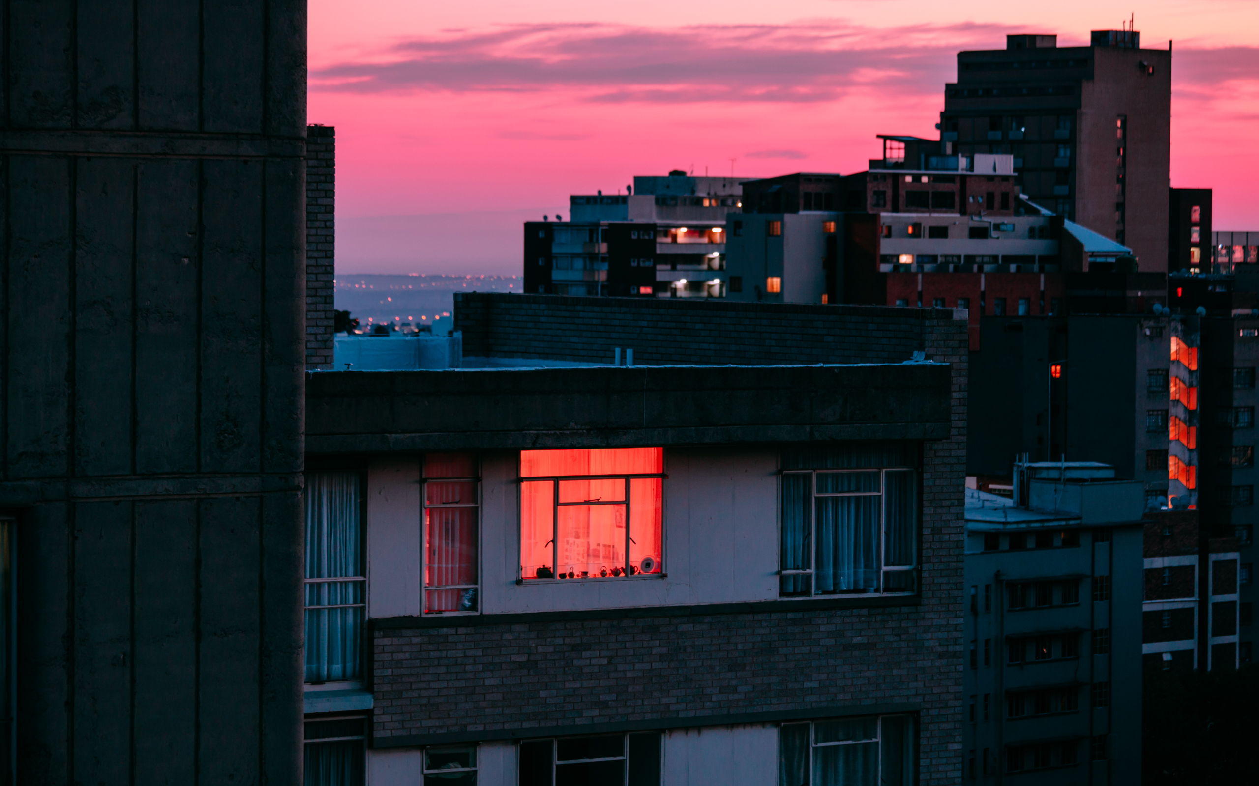 Evening City Urban Window Ledge 2560x1600