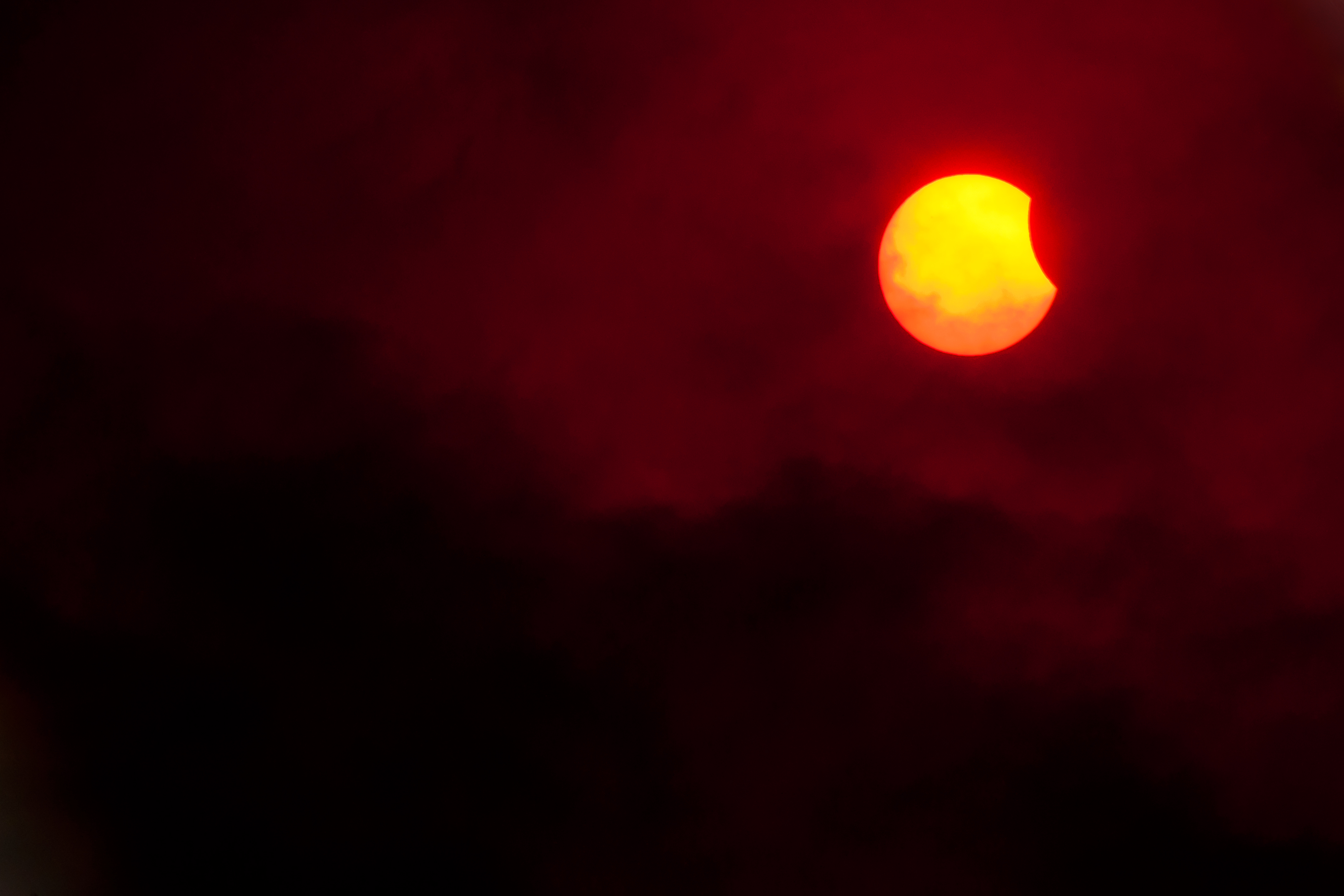 Red Sky Solar Eclipse Sun 4272x2848