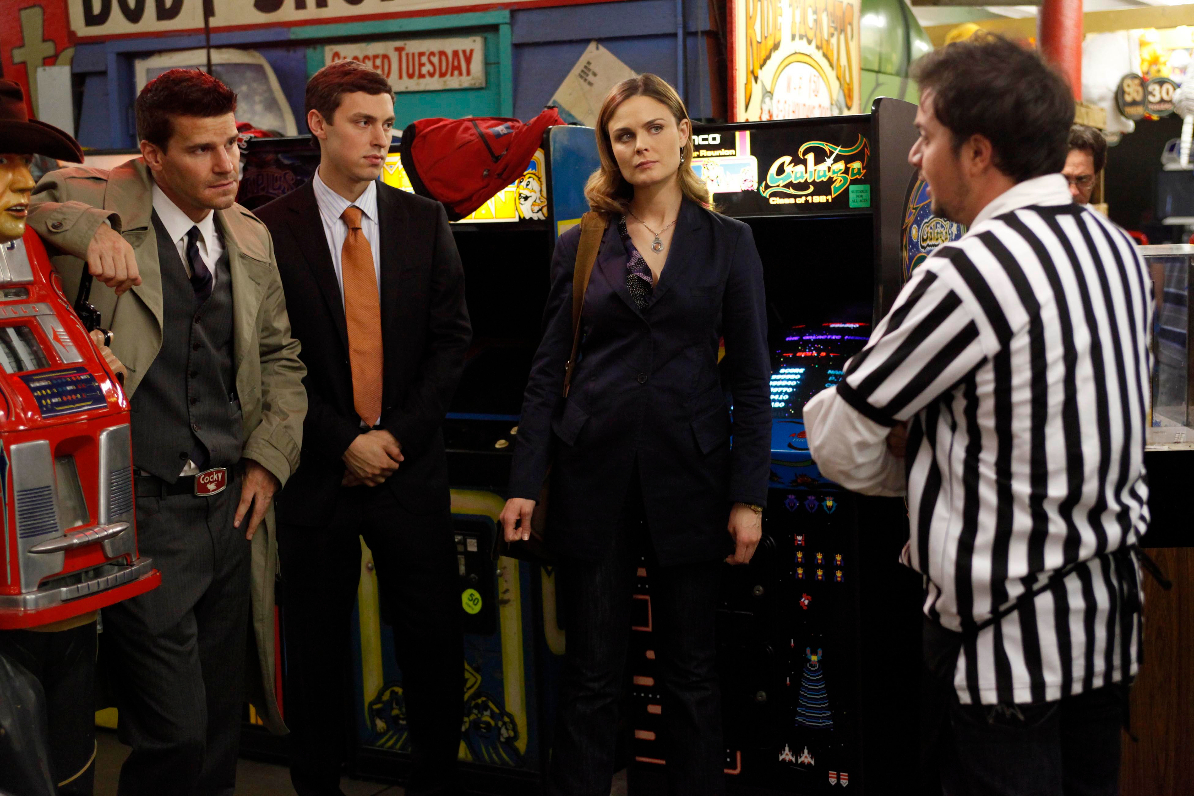 David Boreanaz Emily Deschanel John Francis Daley Lance Sweets Seeley Booth Temperance Brennan 3900x2600