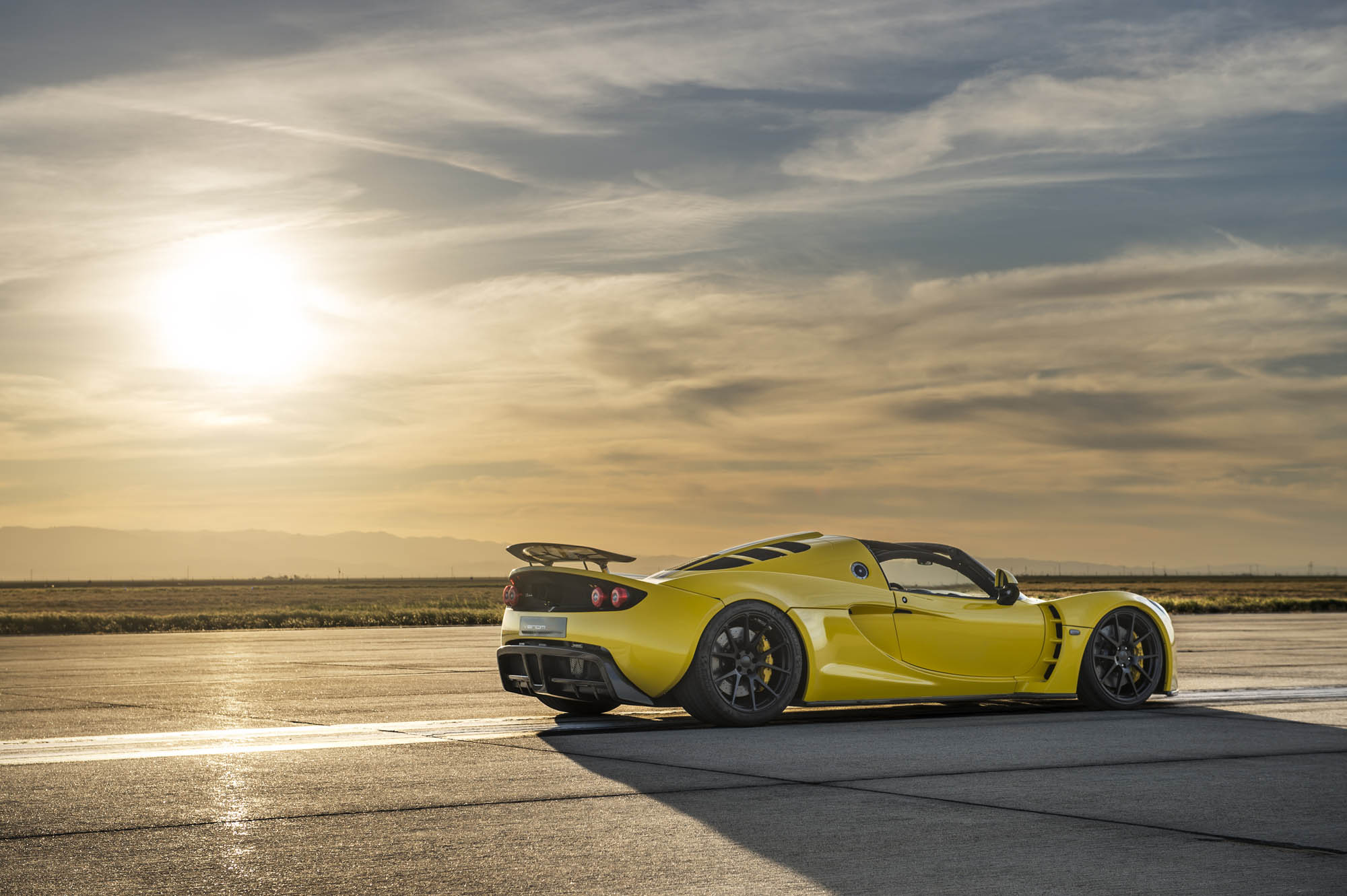 Car Hennessey Venom Gt Supercar Vehicle 2000x1331