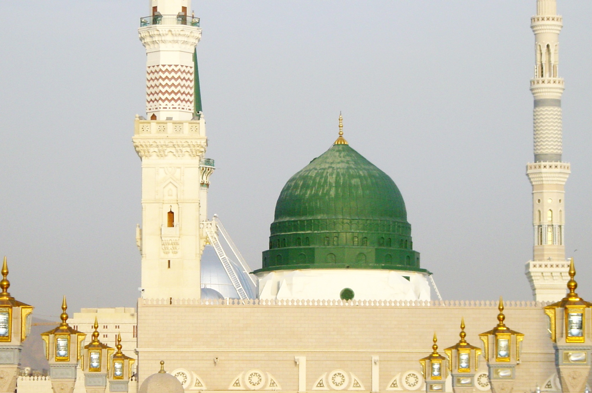 Mosque 2048x1360