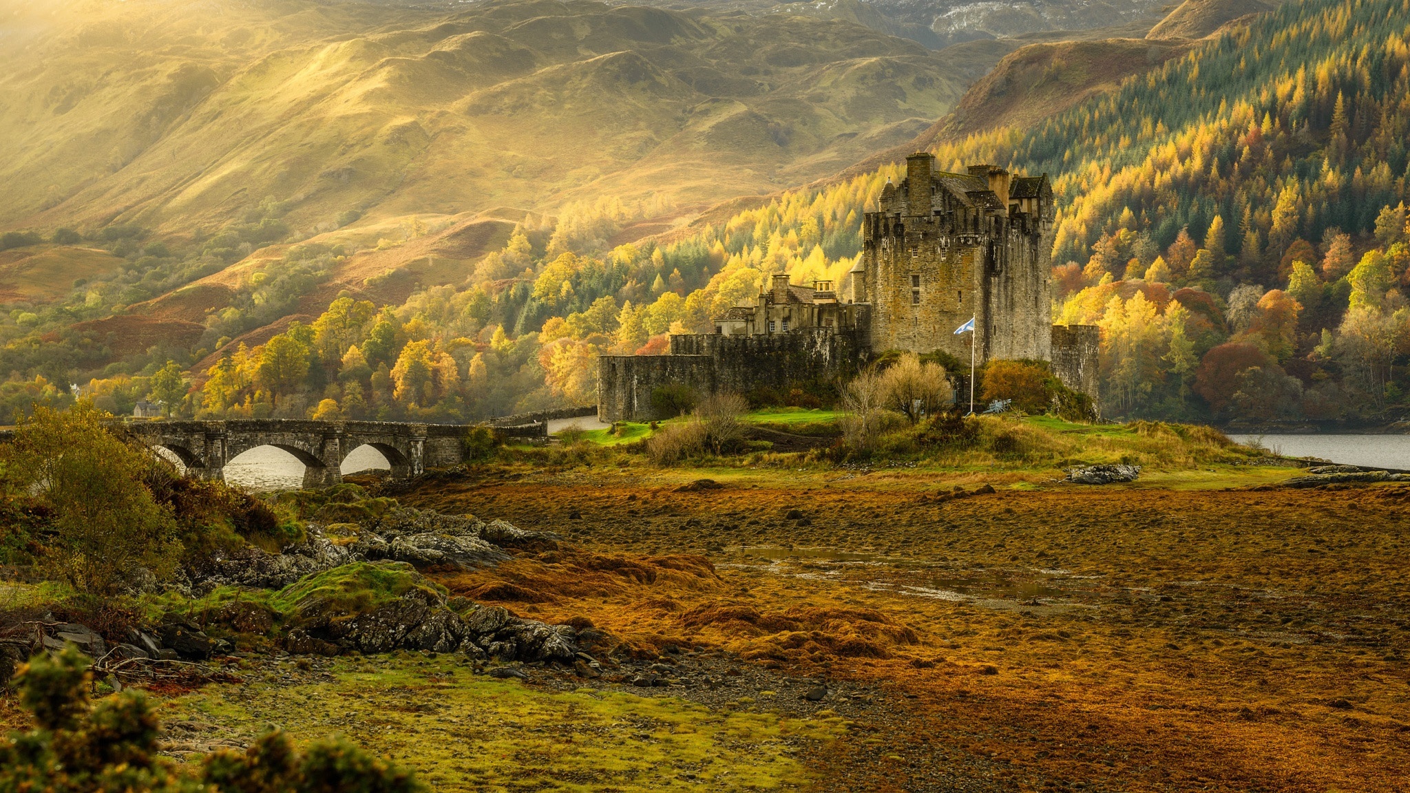 Castle Eilean Donan Castle Fall Landscape Scotland Sunbeam 2048x1152