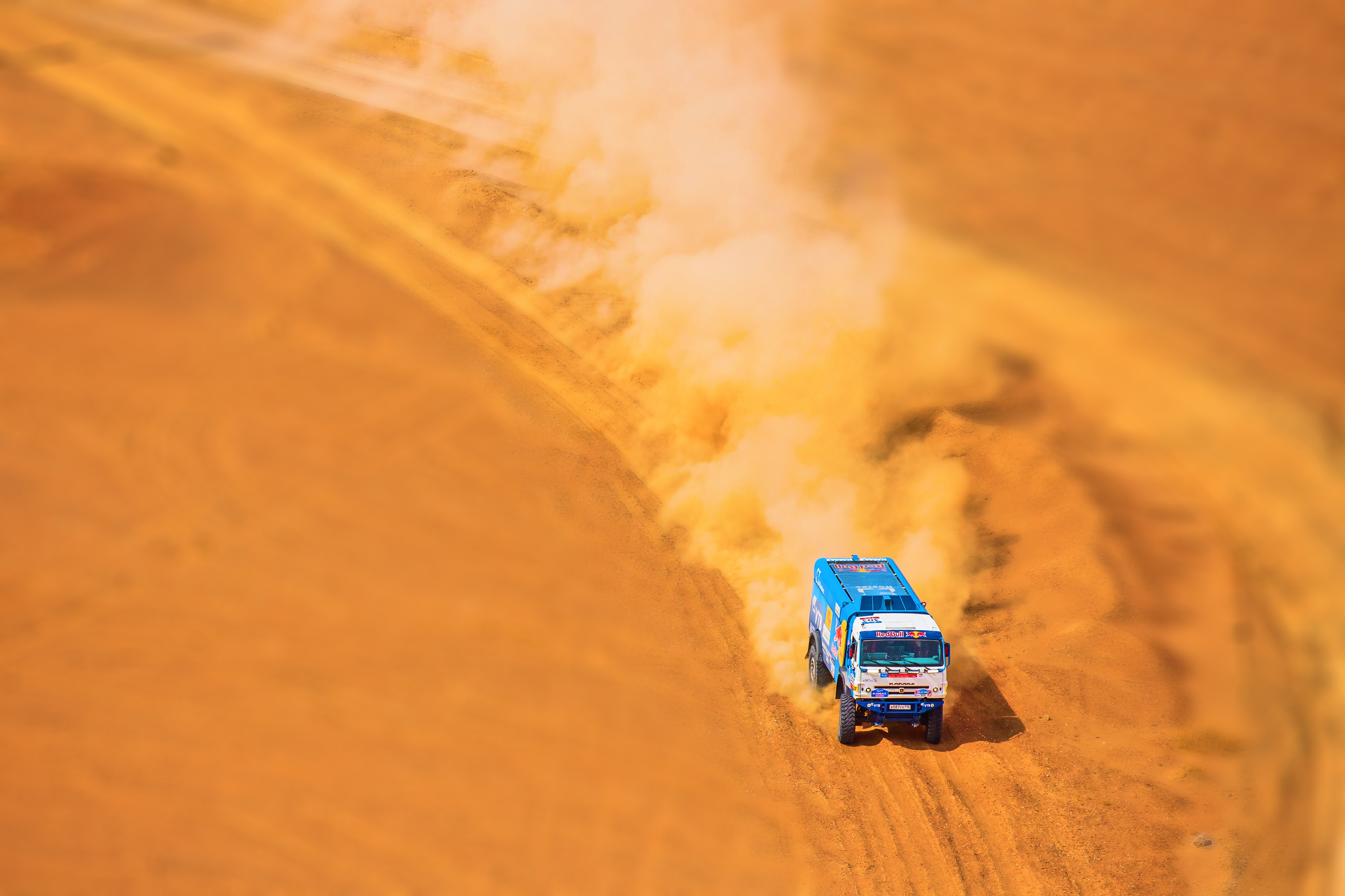 Desert Rallying Truck Vehicle 3500x2333