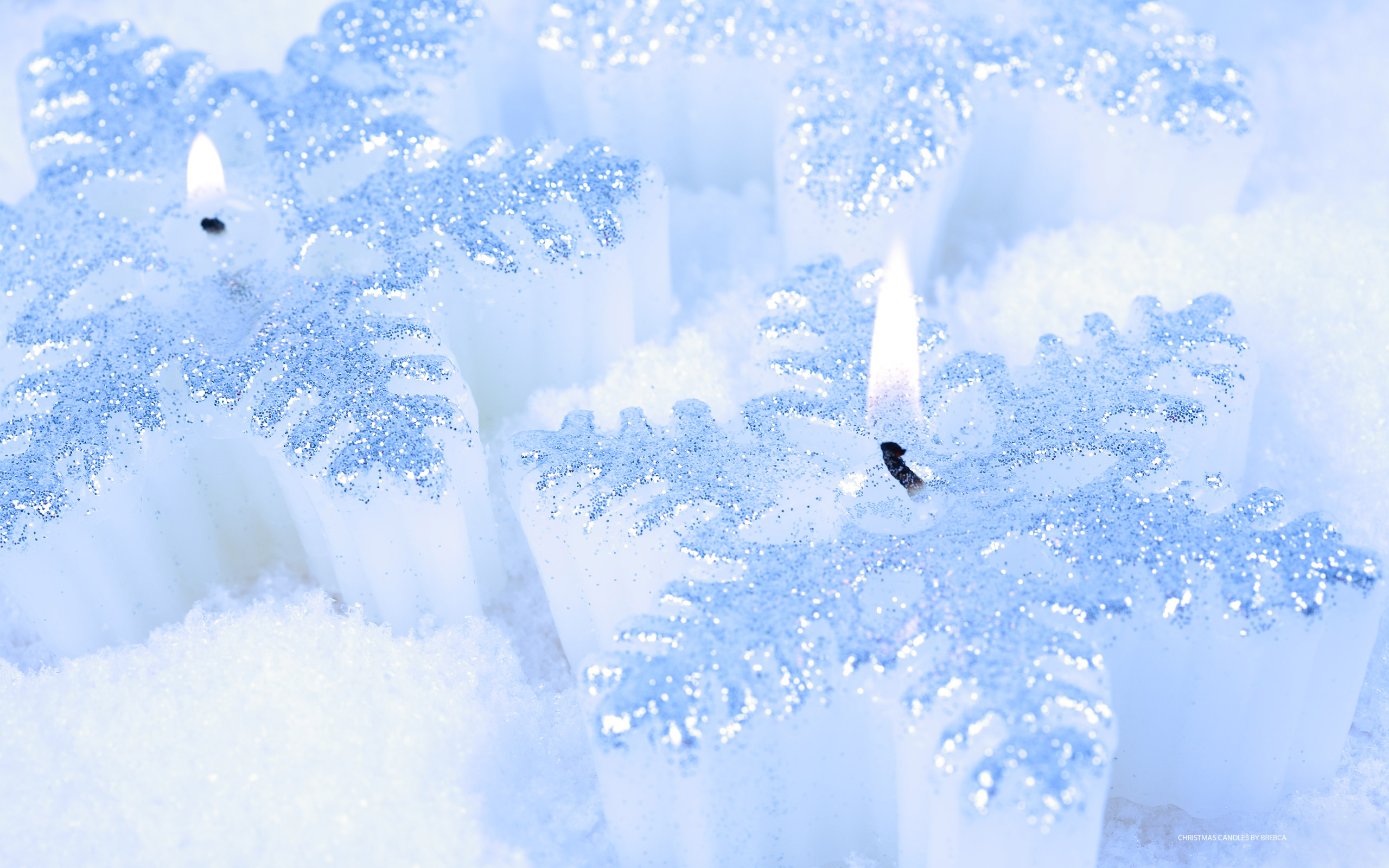 Blue Candle Snowflake White 2560x1600