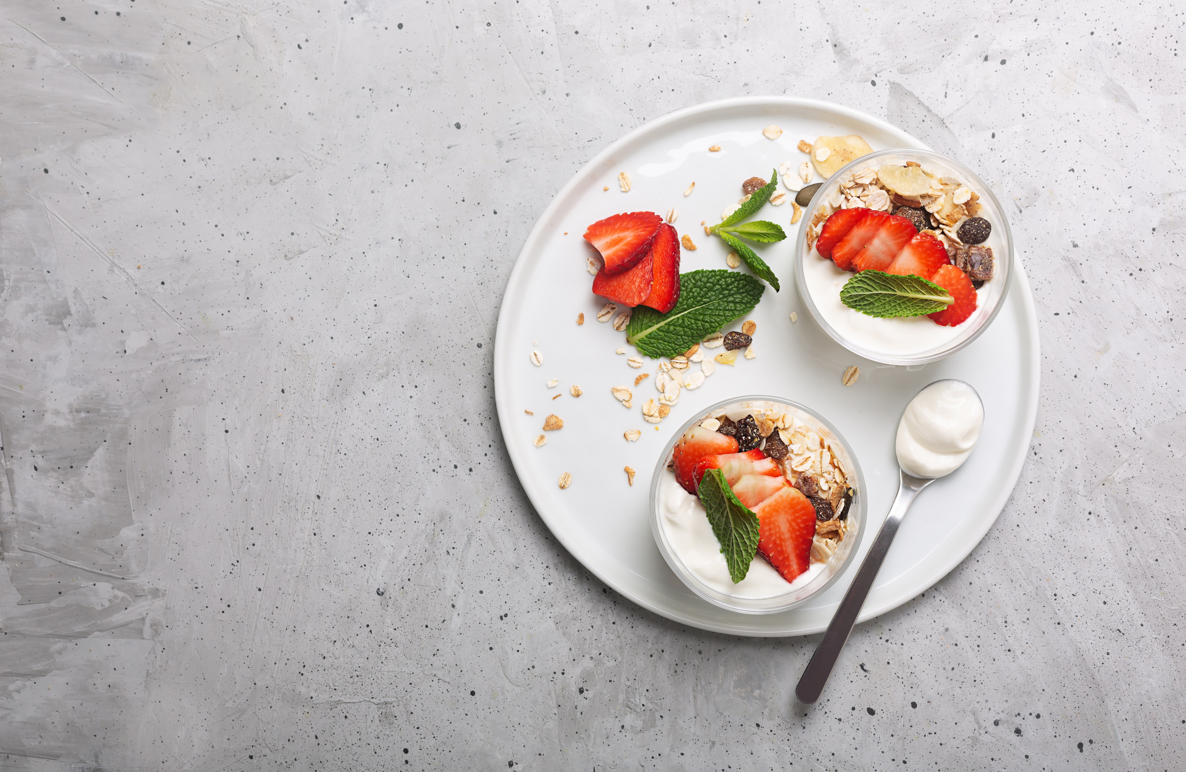 Berry Breakfast Muesli Strawberry Yogurt 3800x2476