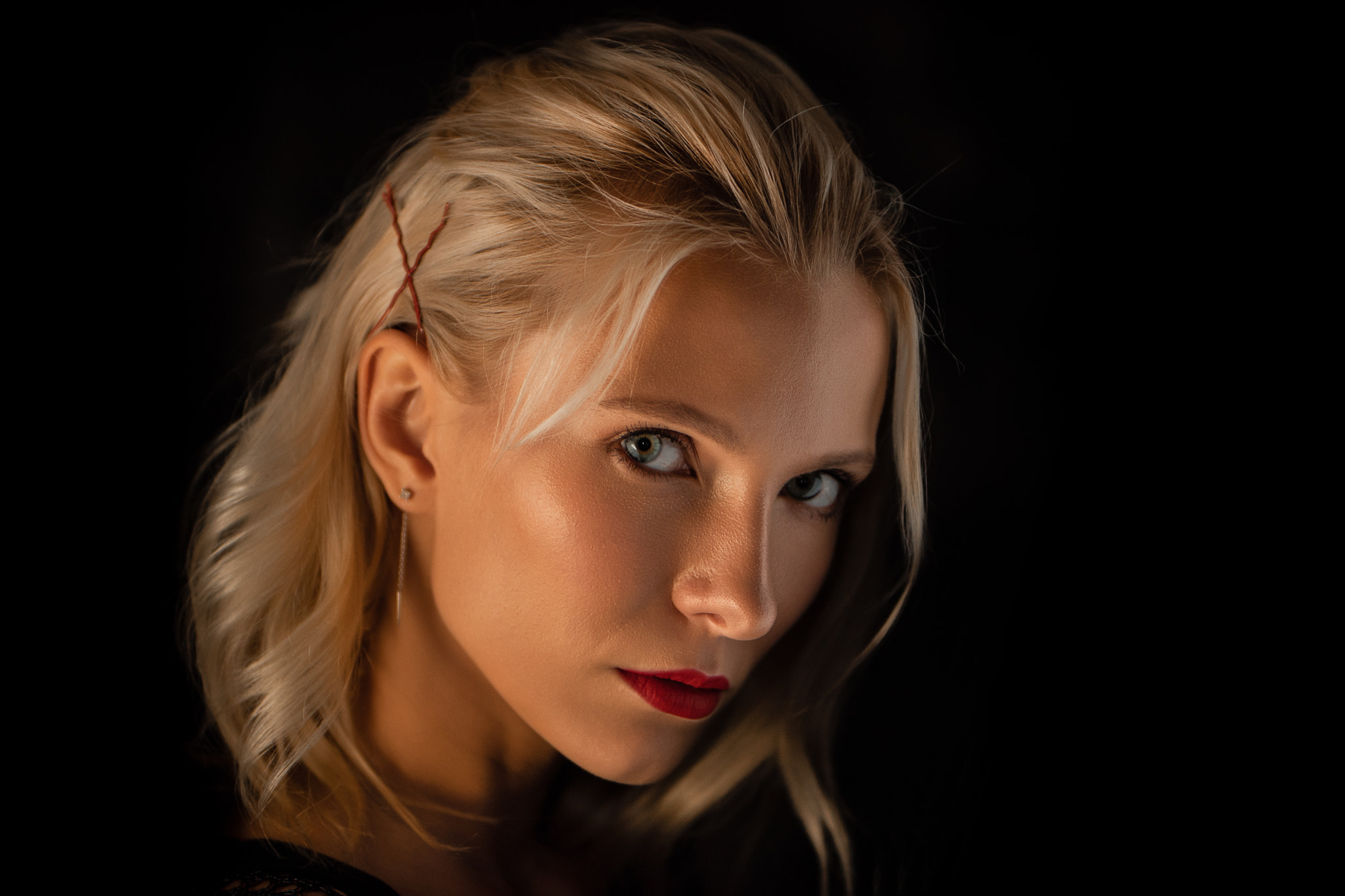 Andrey Zvyagintsev Women Blonde Shoulder Length Hair Makeup Lipstick Blue Eyes Simple Background Por 2048x1365