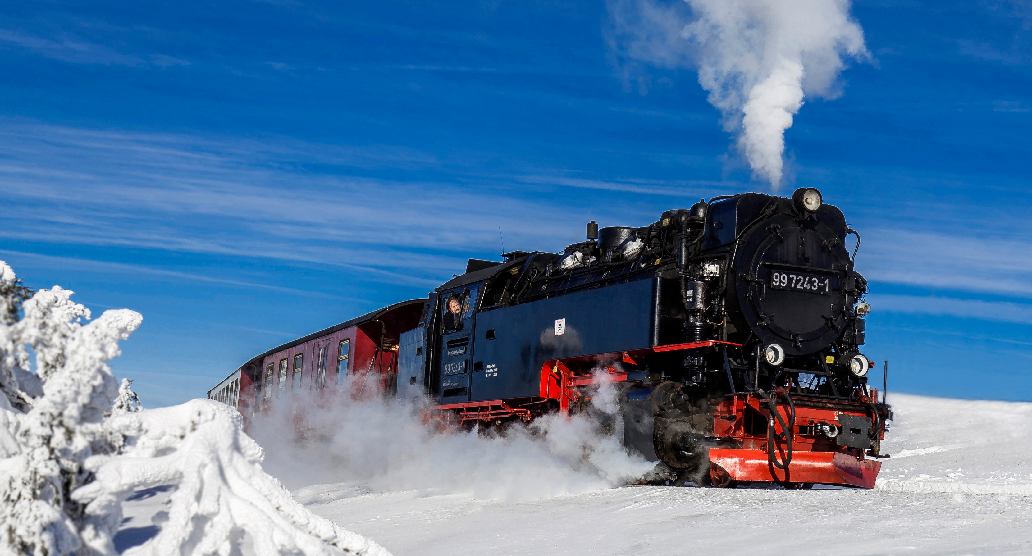 Snow Train Winter 3322x1790