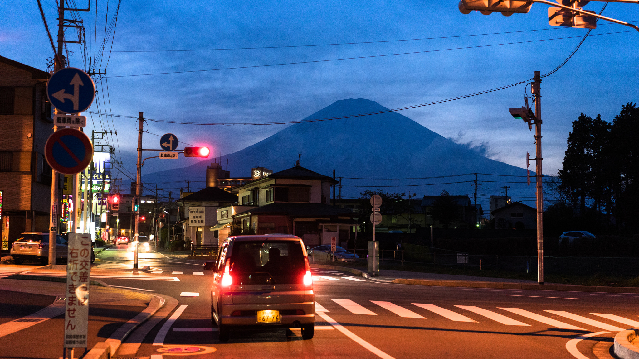 Japan City Urban Tokyo Mount Fuji Sunrise City Lights Traffic Lights Traffic Signs Street Car Vehicl 2048x1152