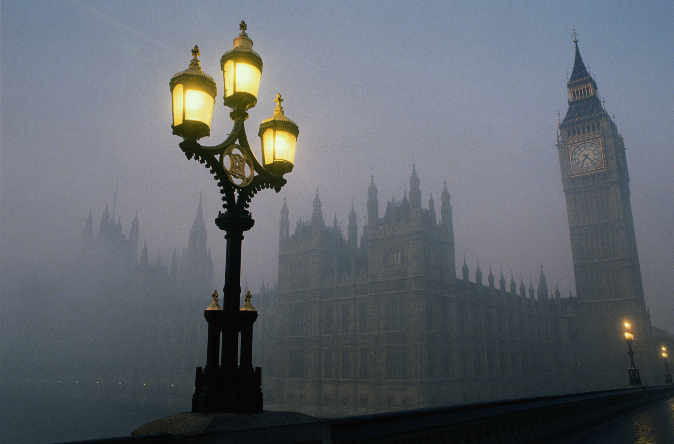Big Ben Fog London Night Street Light 2312x1526