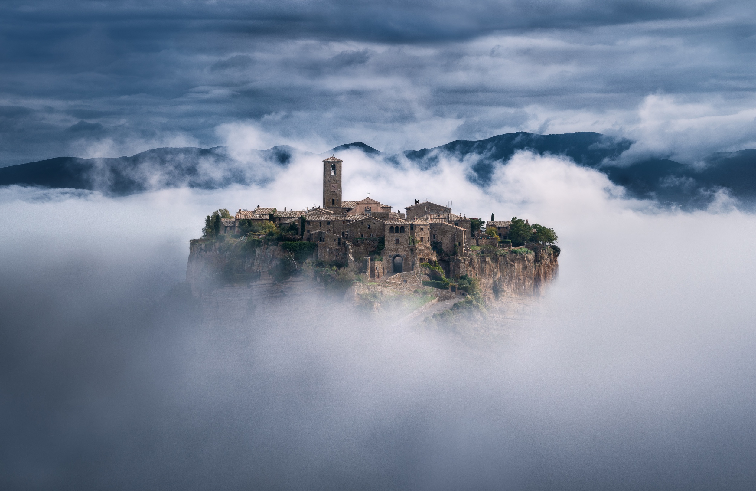 Civita Di Bagnoregio Cloud Fortress Italy 2500x1623
