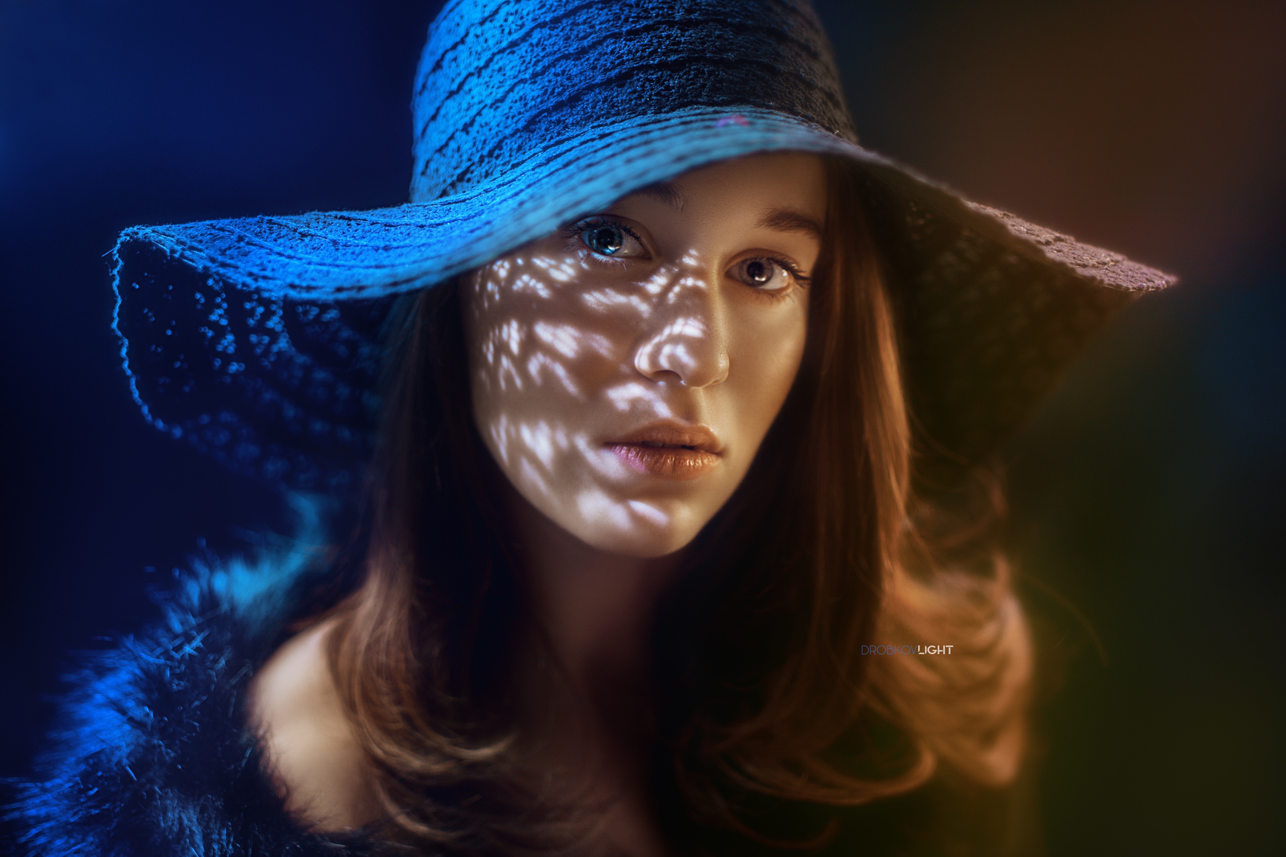 Women Model Hat Looking At Viewer Face 2560x1707