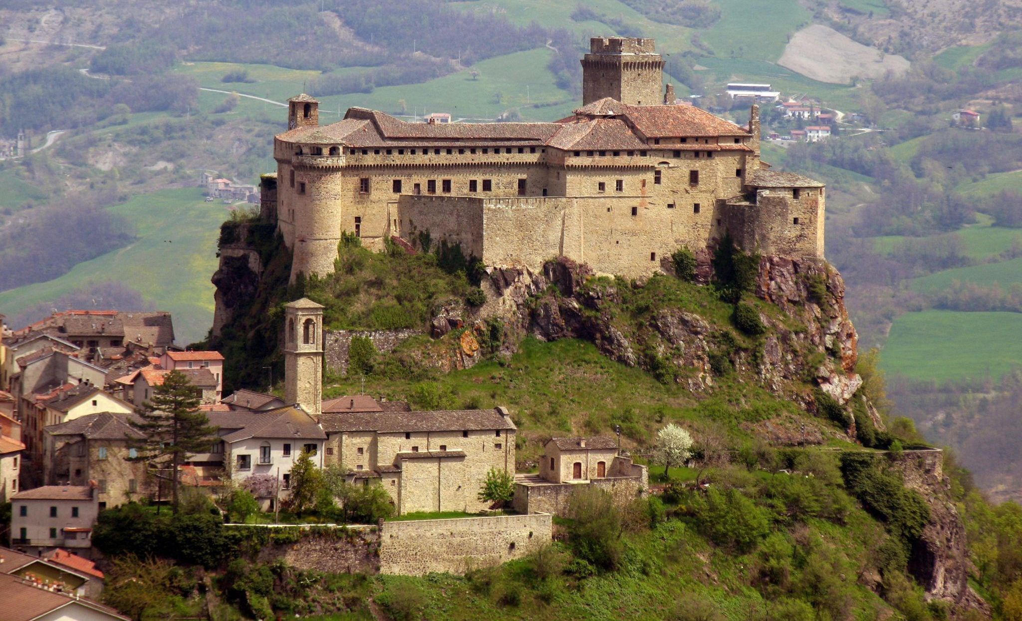 Castle Of Bardi Fortress Italy 2048x1244