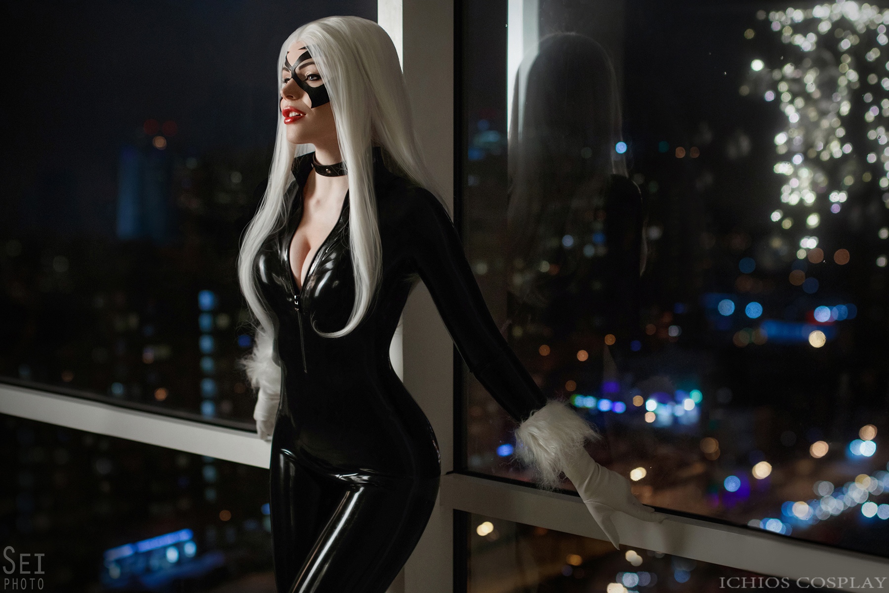 SeiPhoto Women Cosplay Black Cat Marvel Comics Silver Hair Long Hair Red Lipstick Mask Looking Away  1800x1200
