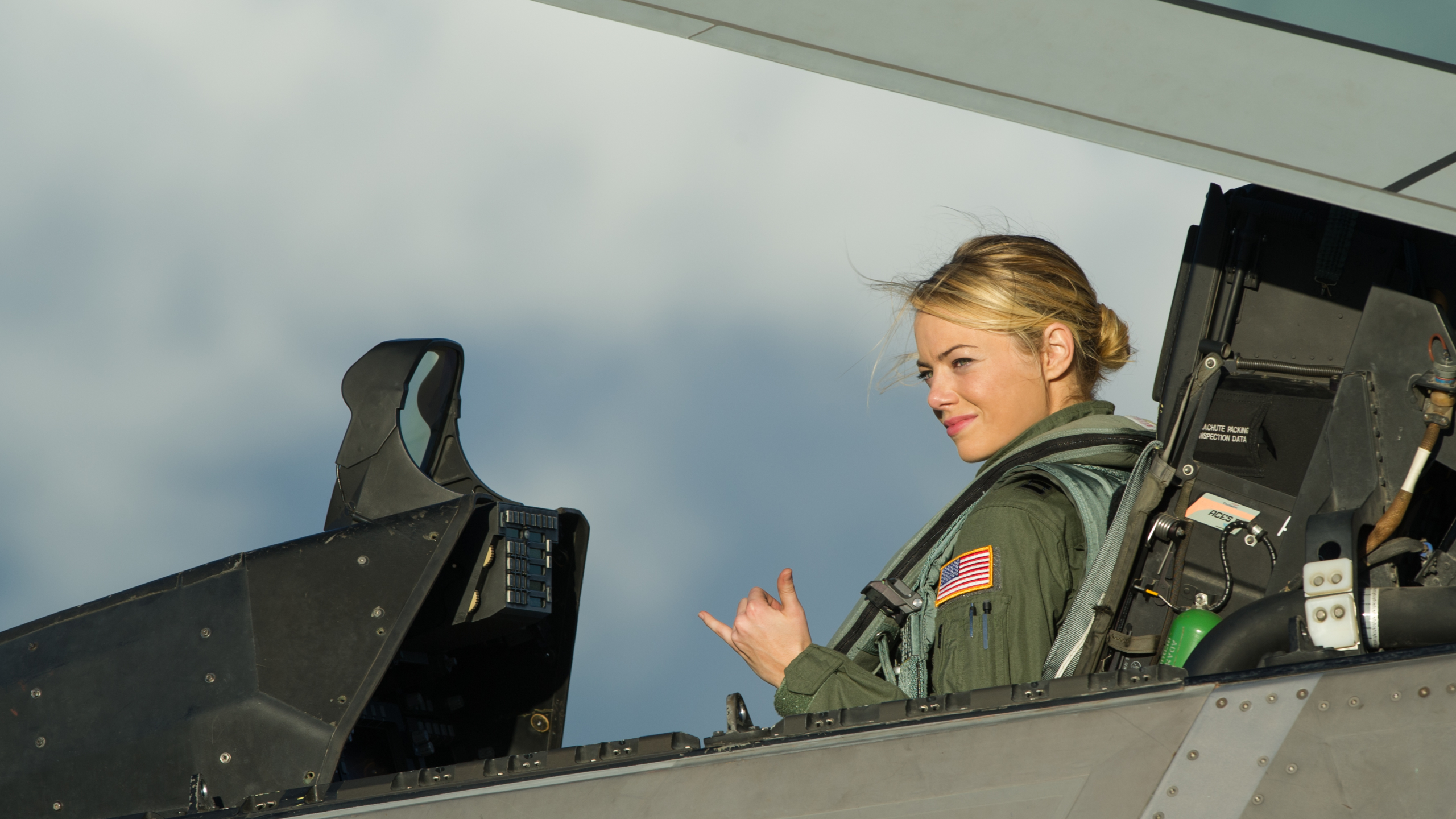 Emma Stone Aloha Aircast Movie Screenshots Film Stills Women Blonde Vehicle Aircraft Actress Celebri 2560x1440