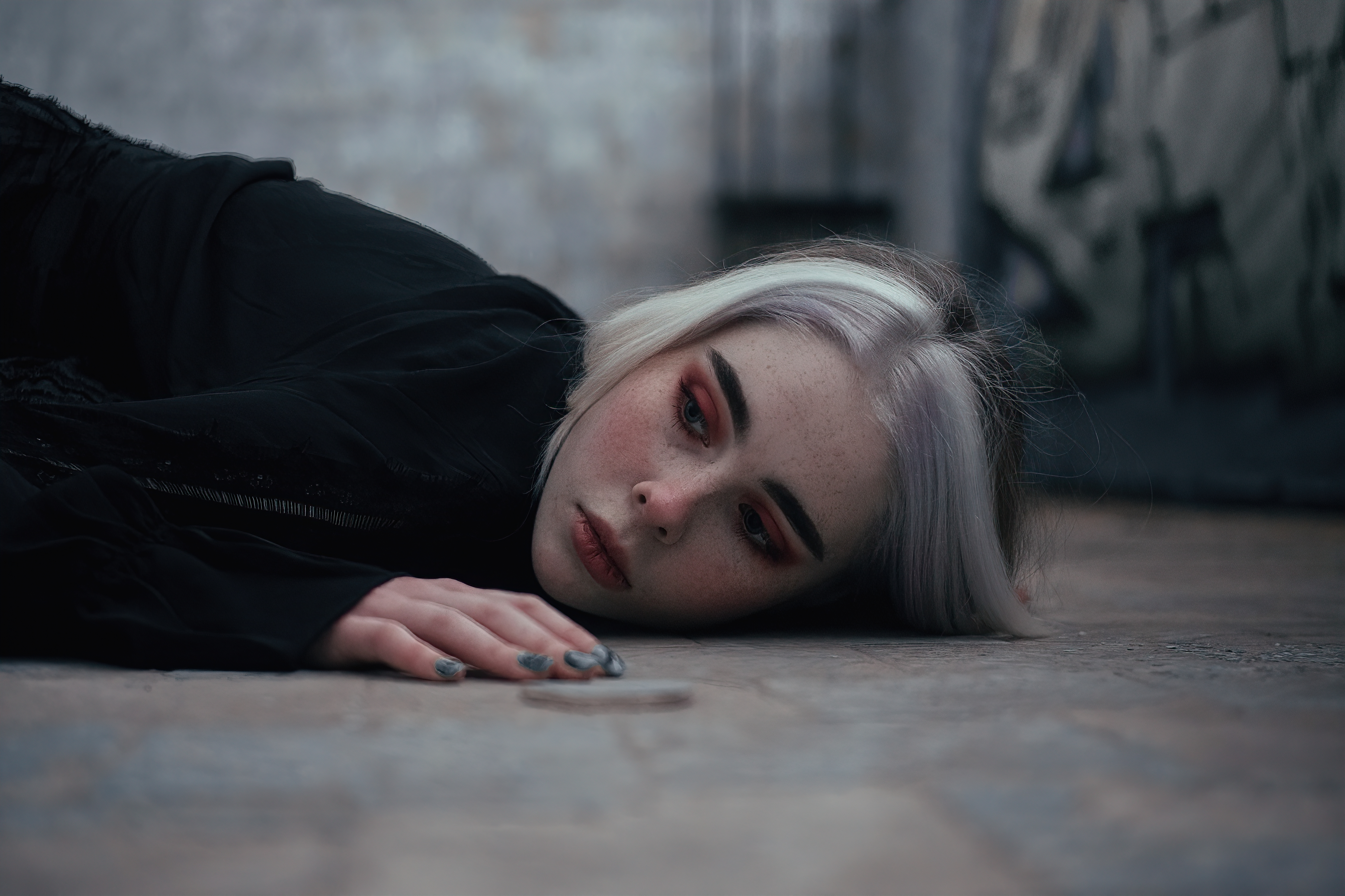 Model Lying Down Painted Fingernails White Hair Face Portrait Photography Masha Raymers Eyeshadow 3708x2472