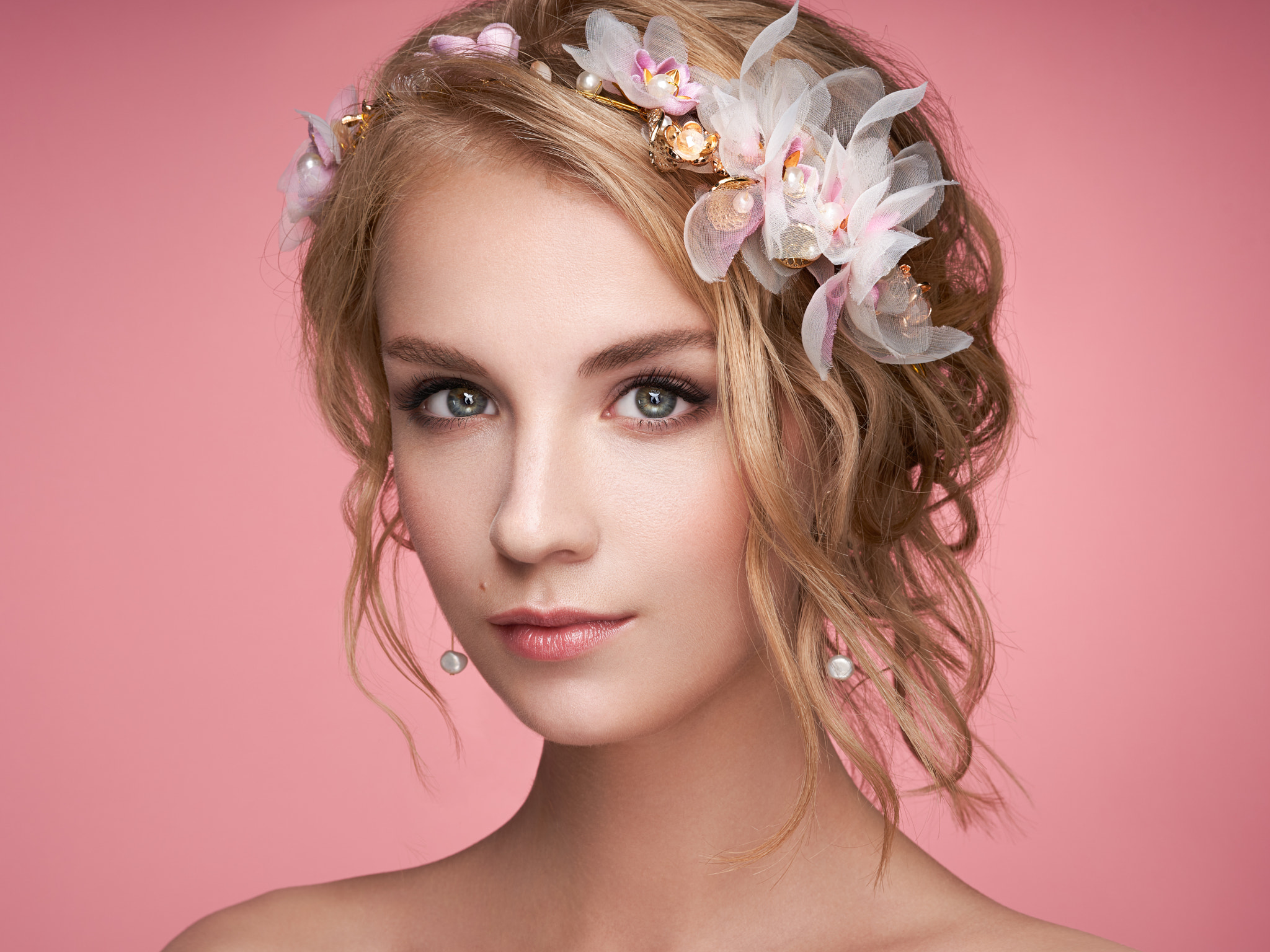 Oleg Gekman Women Blonde Hairband Flowers Makeup Earring Lipstick Eyeliner Lip Gloss Looking At View 2048x1536