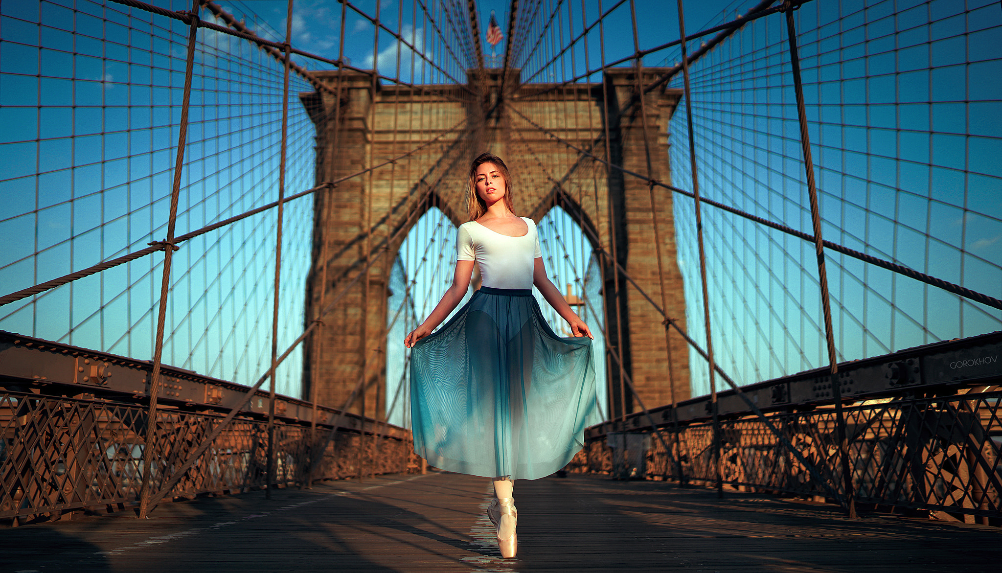 Ballerina Brooklyn Bridge 2048x1171