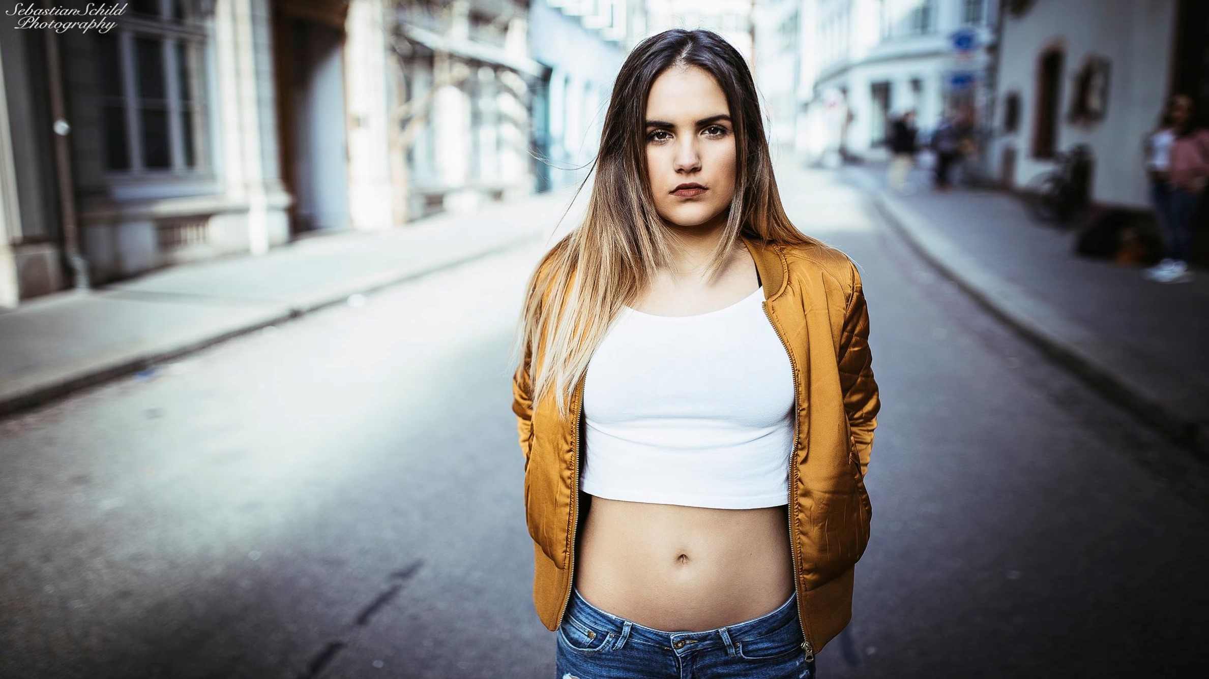 Bare Midriff Crop Top Low Rise Jeans Model Depth Of Field Photography Fashion Photography Fashion Au 2377x1336