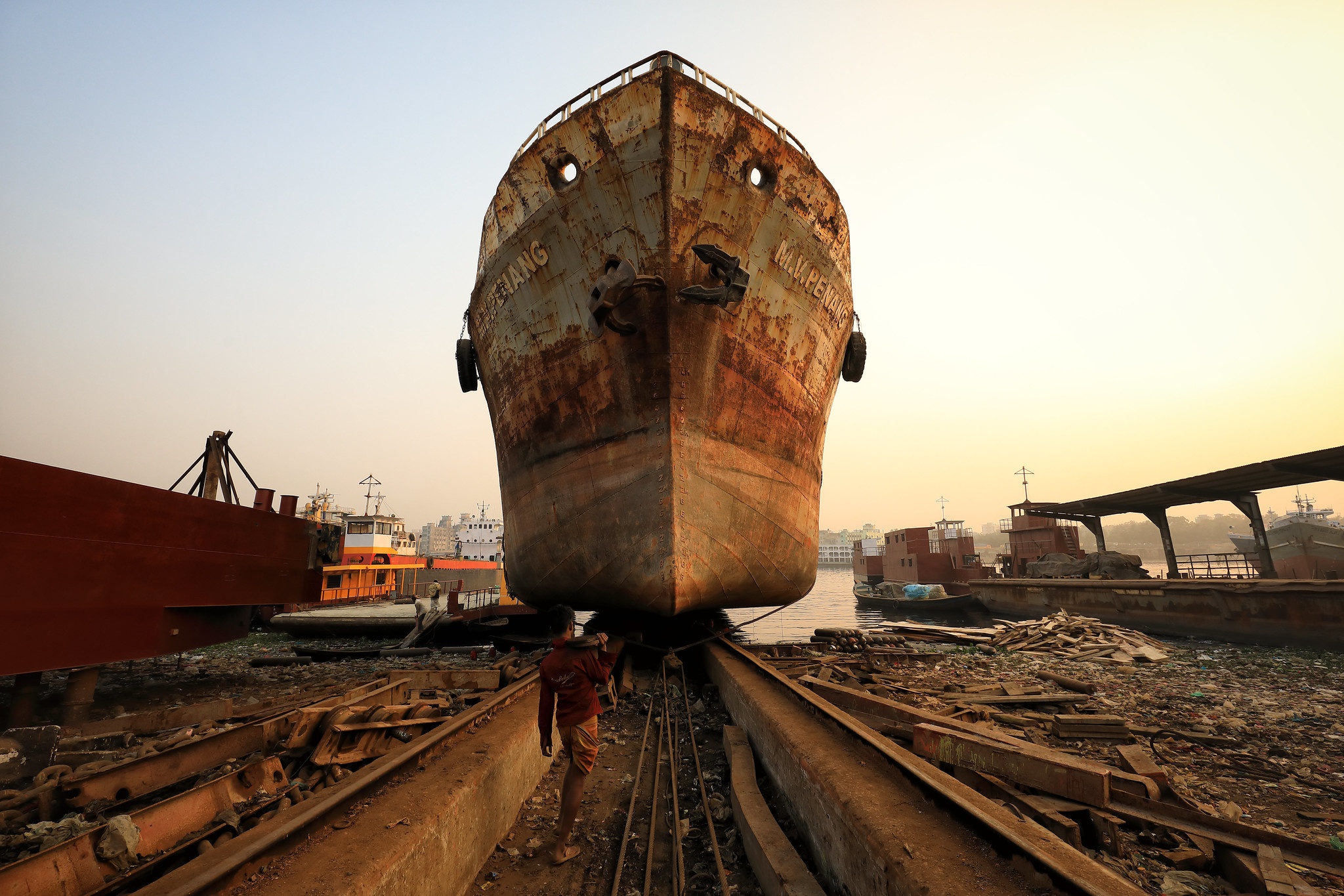 Ship Rust Old Vehicle Shipyard Dockyard 2048x1365