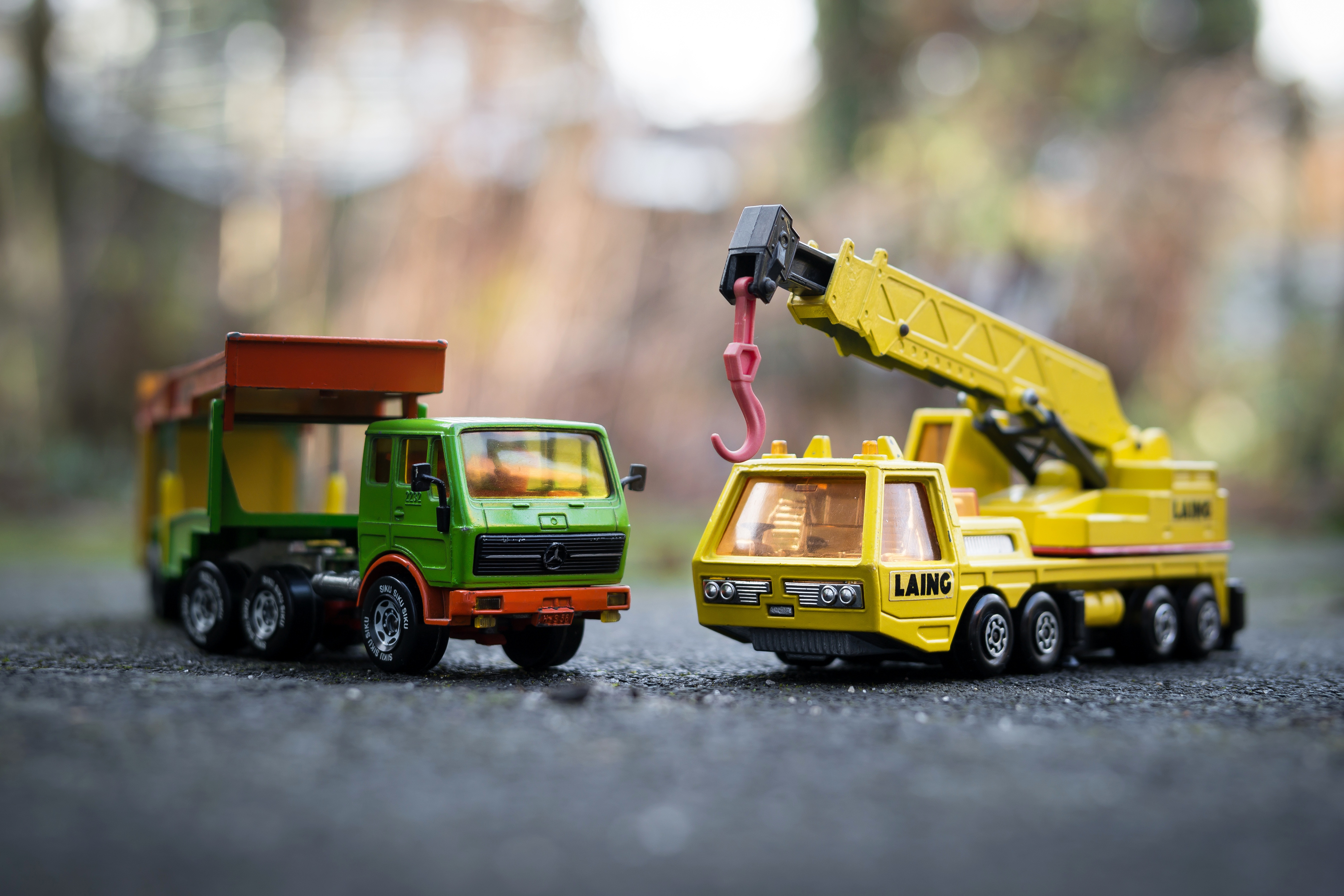 Crane Toy Truck 5378x3585