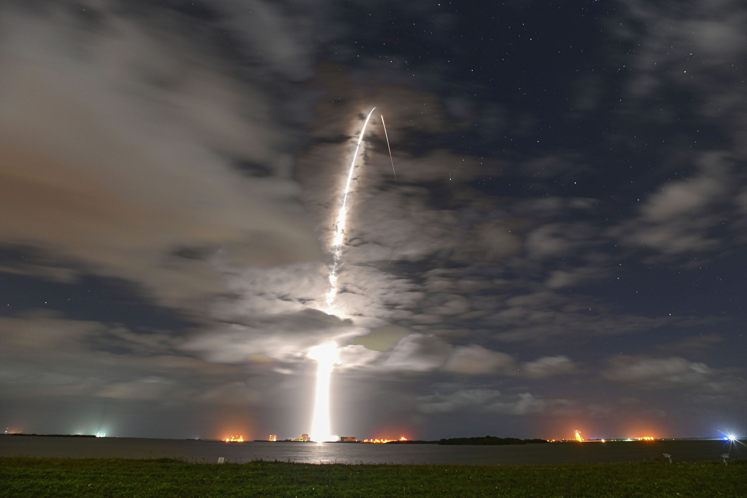 Rocket Starlink SpaceX Space Clouds Timelapse 3000x2000