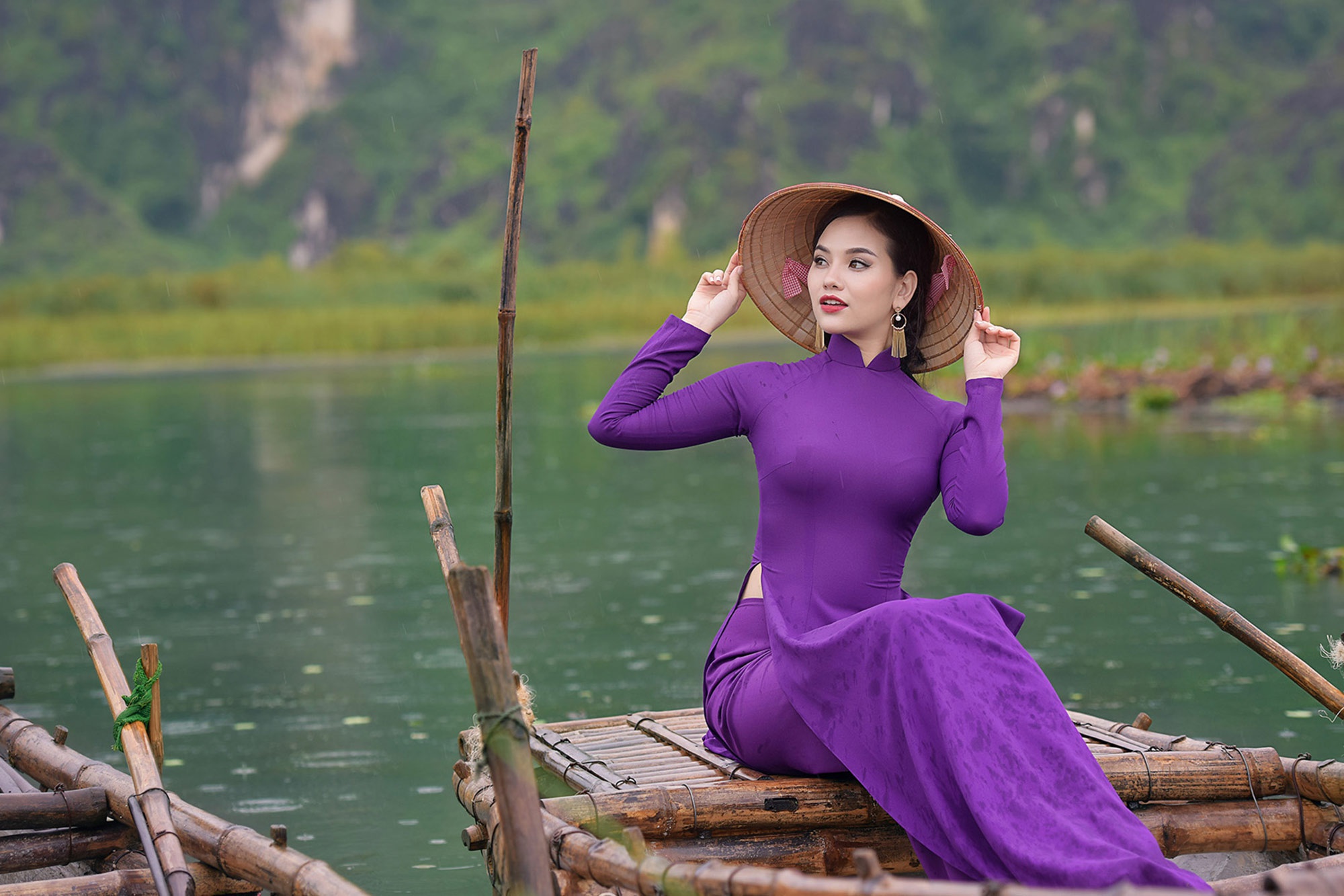 Asian Model Women Long Hair Black Hair Depth Of Field Traditional Clothing Straw Hat Boat River Viol 2000x1333
